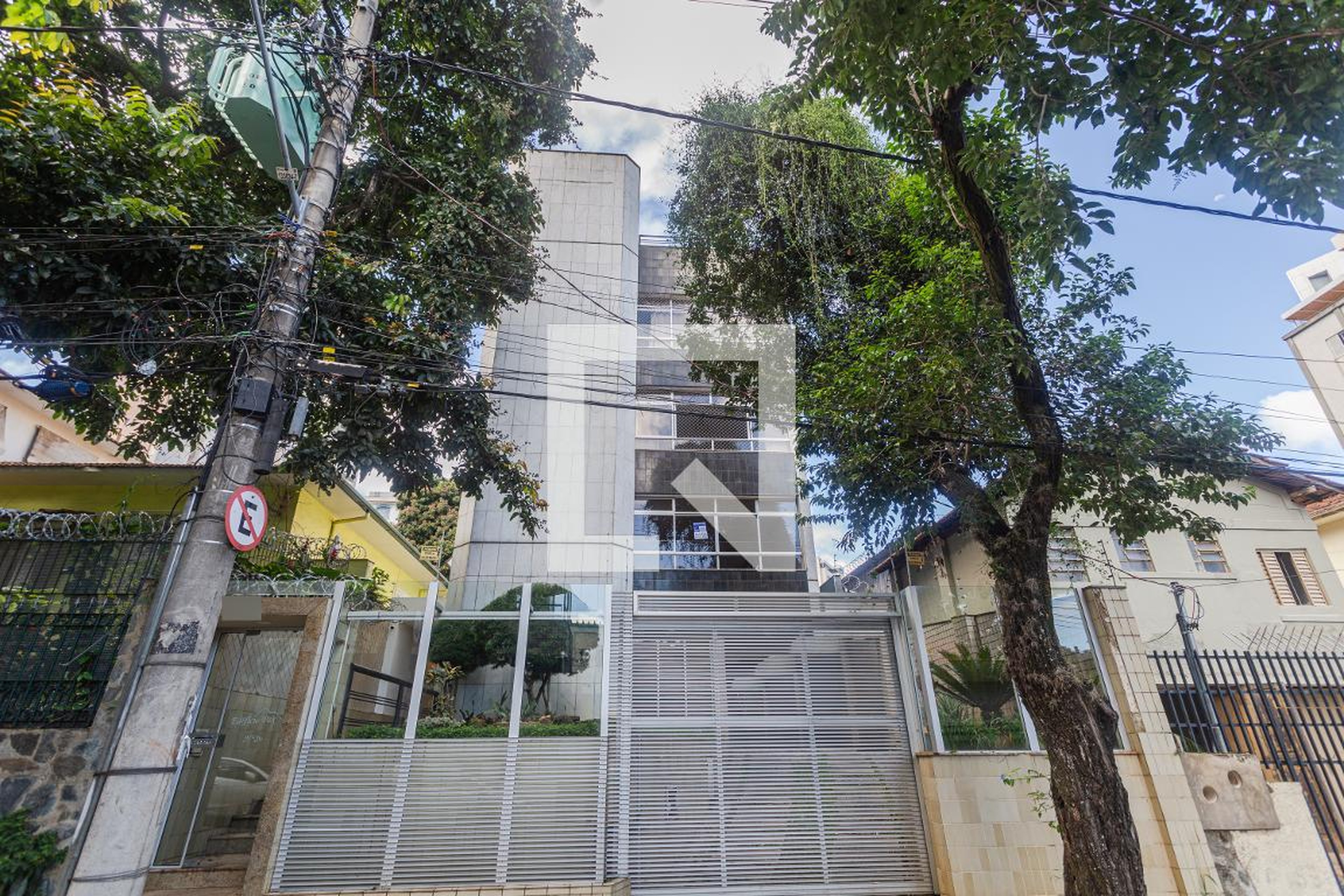 Fachada Condomínio em Rua Dona Cecília, 26