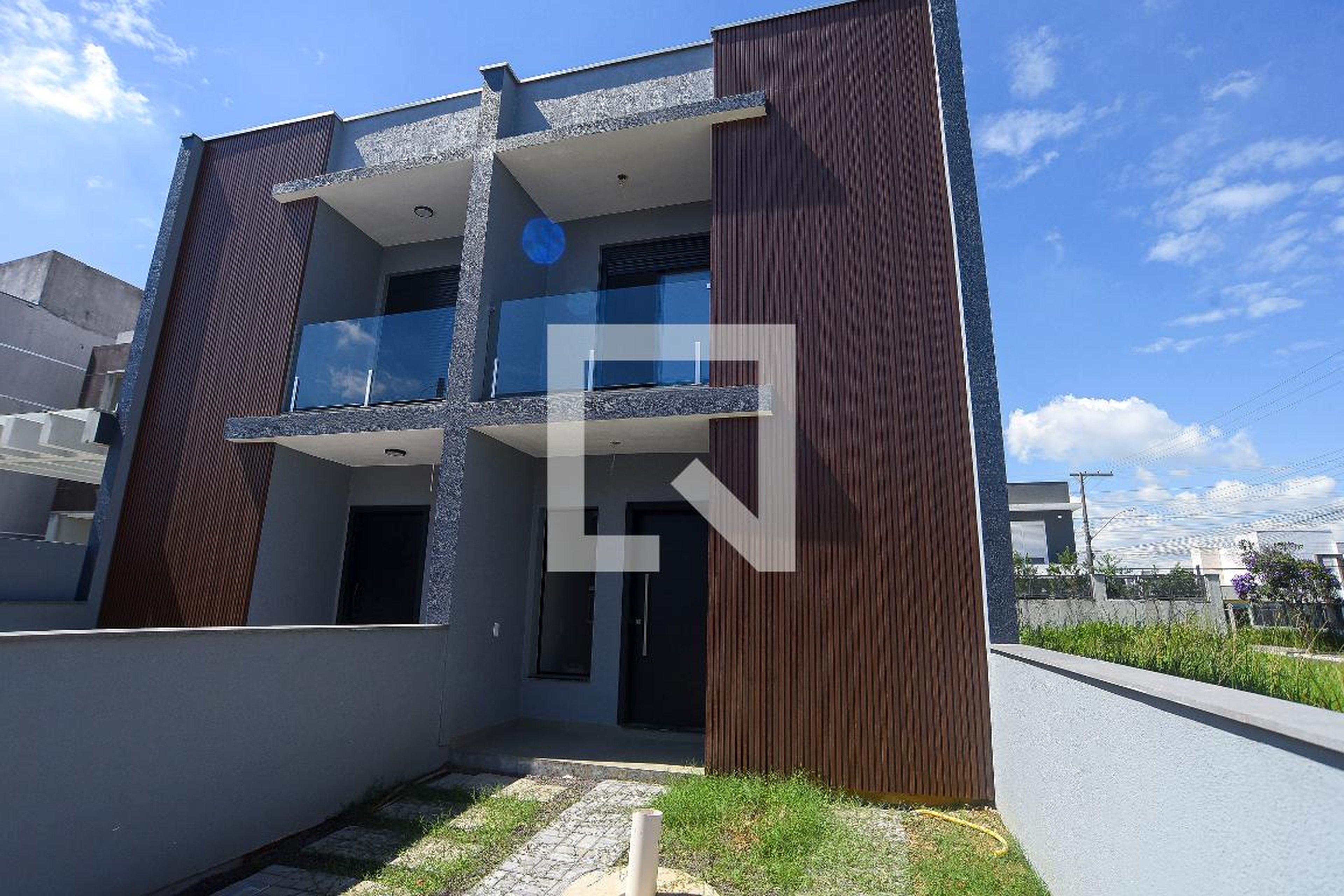 Fachada Condomínio em Rua Angelo Raphael Frizzo, 135