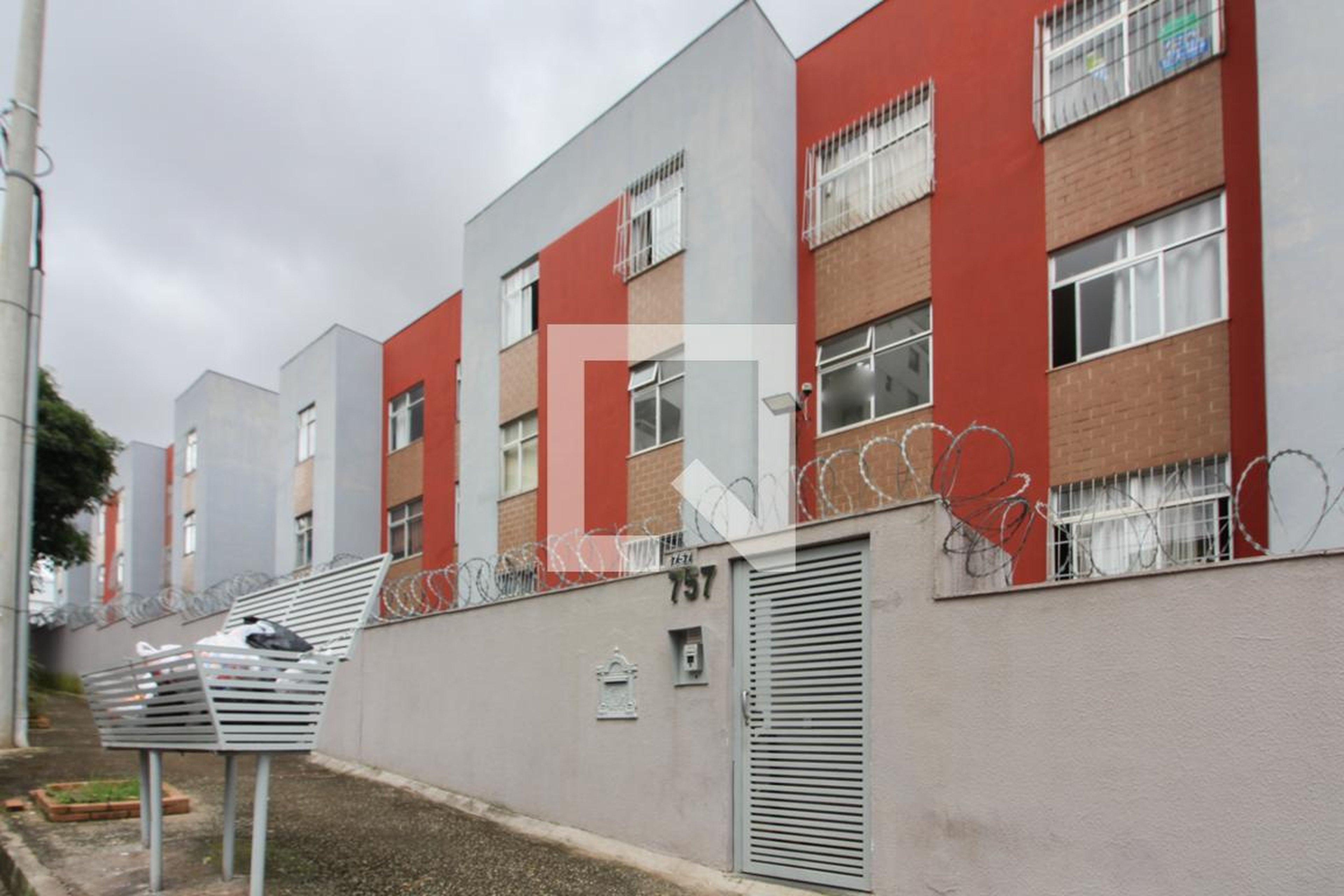 Fachada Condomínio em Rua Leopoldo Campos Nunes, 757