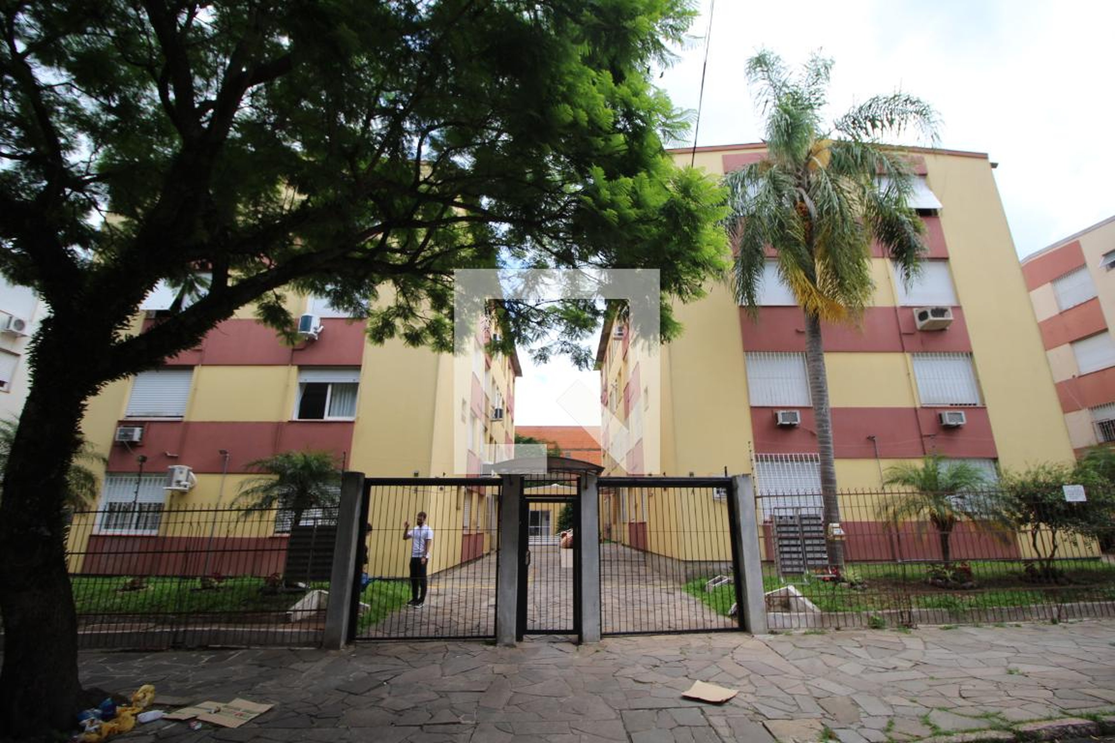 Fachada Condomínio em Rua Ângelo Crivellaro, 700