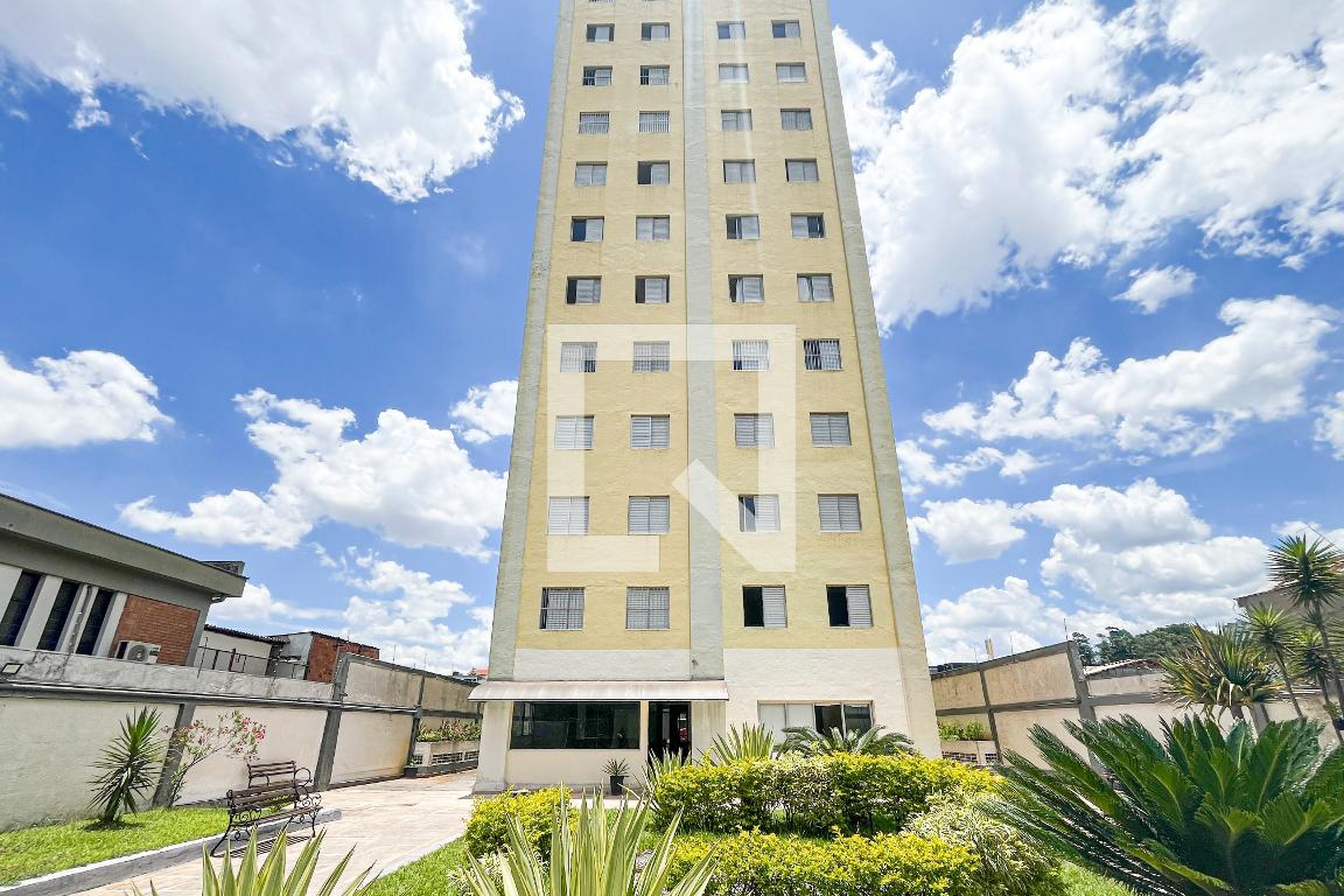 Fachada Condomínio em Rua Joaquim Oliveira Freitas, 403