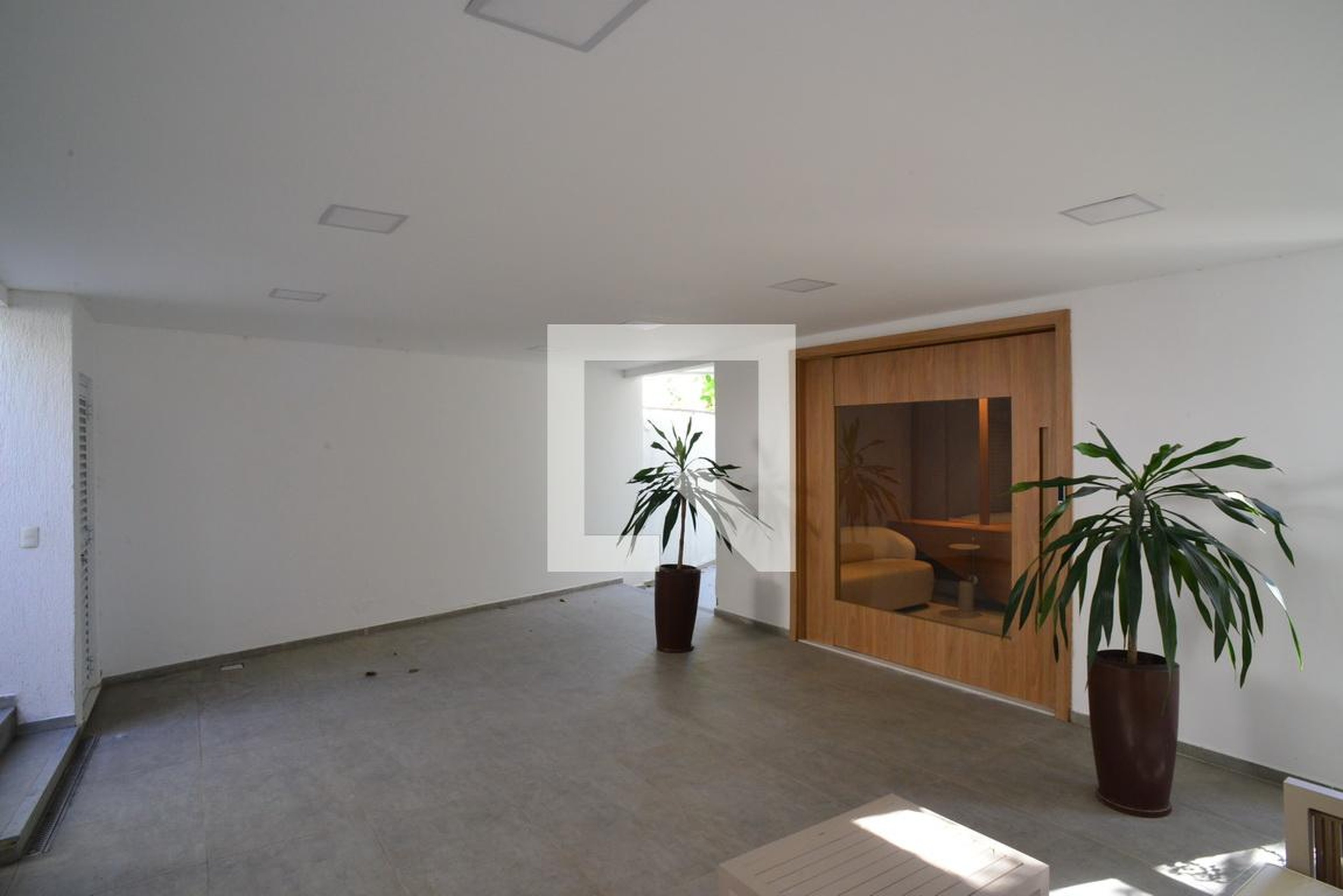 Hall de Entrada Condomínio em Estrada da Barra da Tijuca, 1248