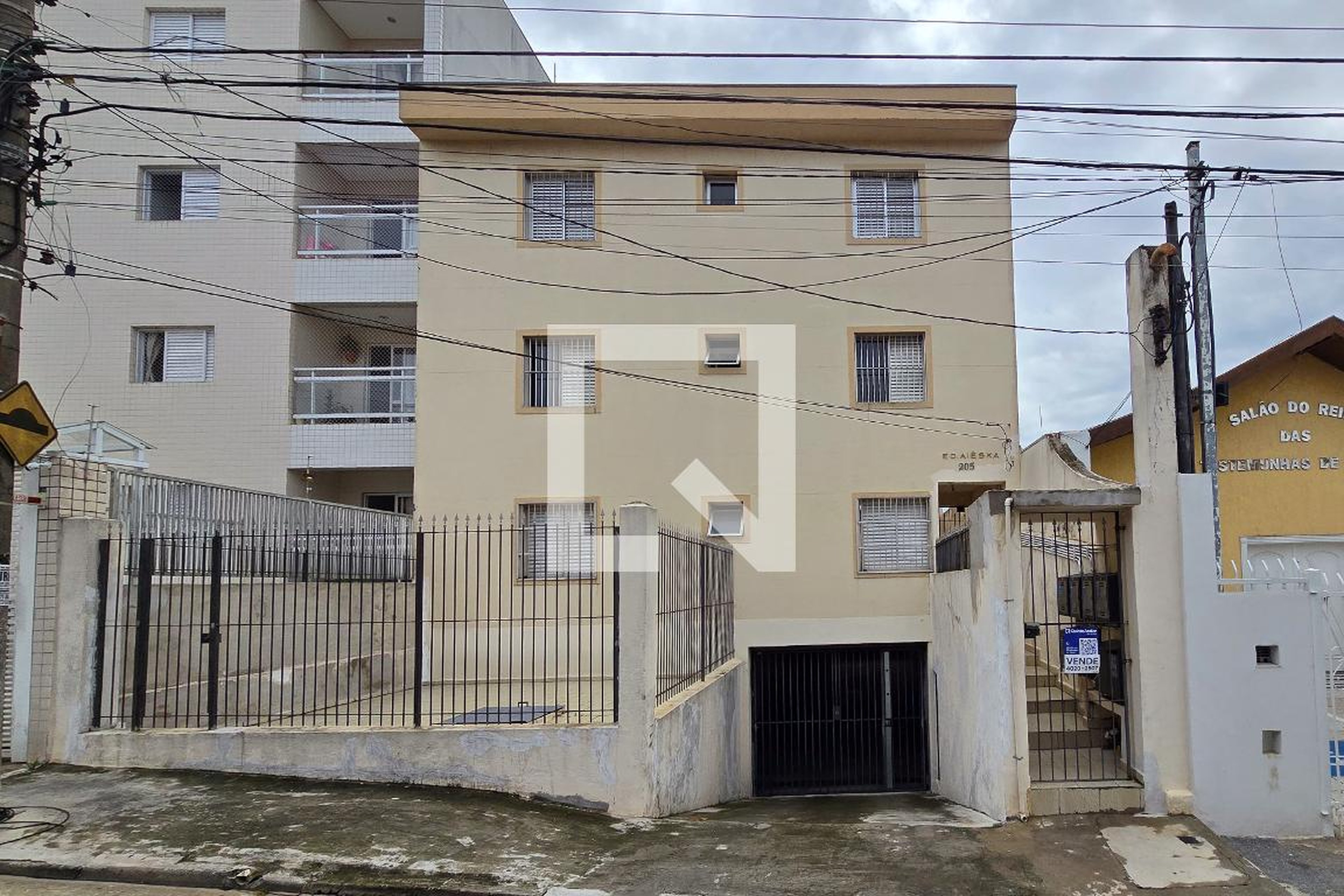 Fachada Condomínio em Rua Gustavo Teixeira, 205