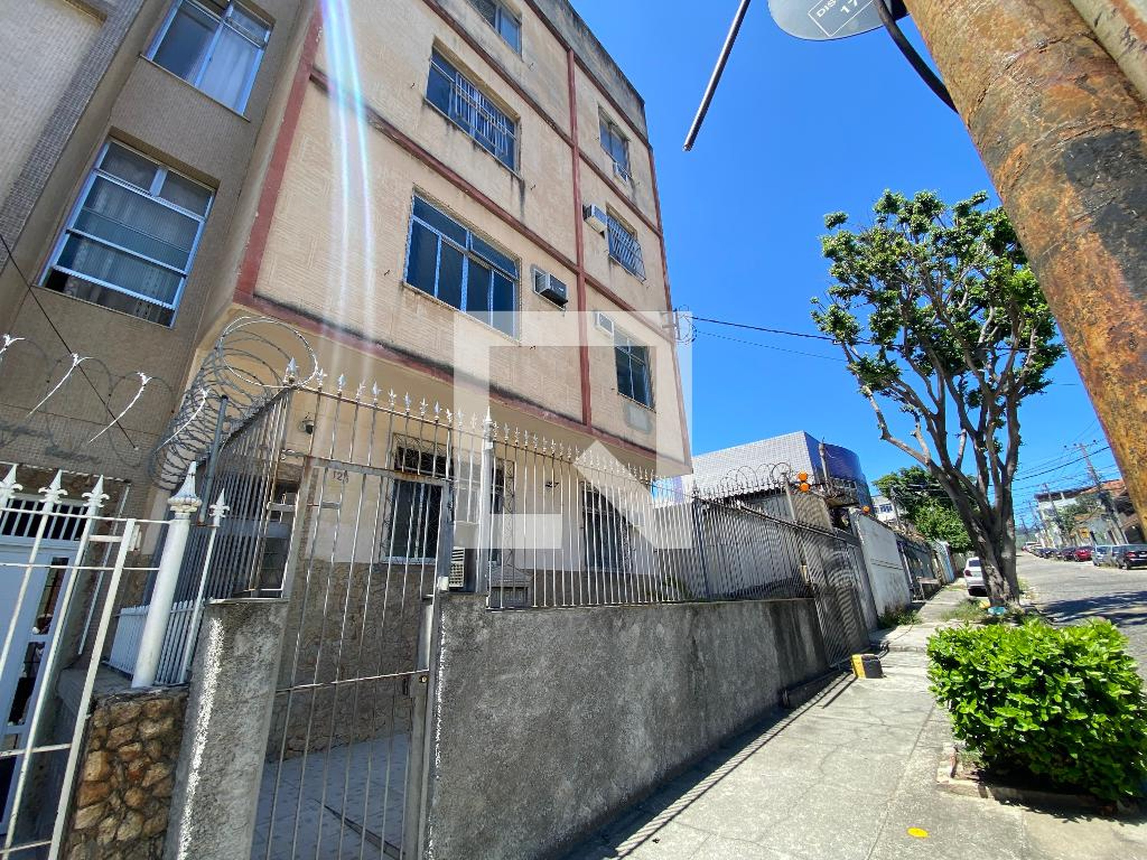 Fachada Condomínio em Rua Braulio Muniz, 123