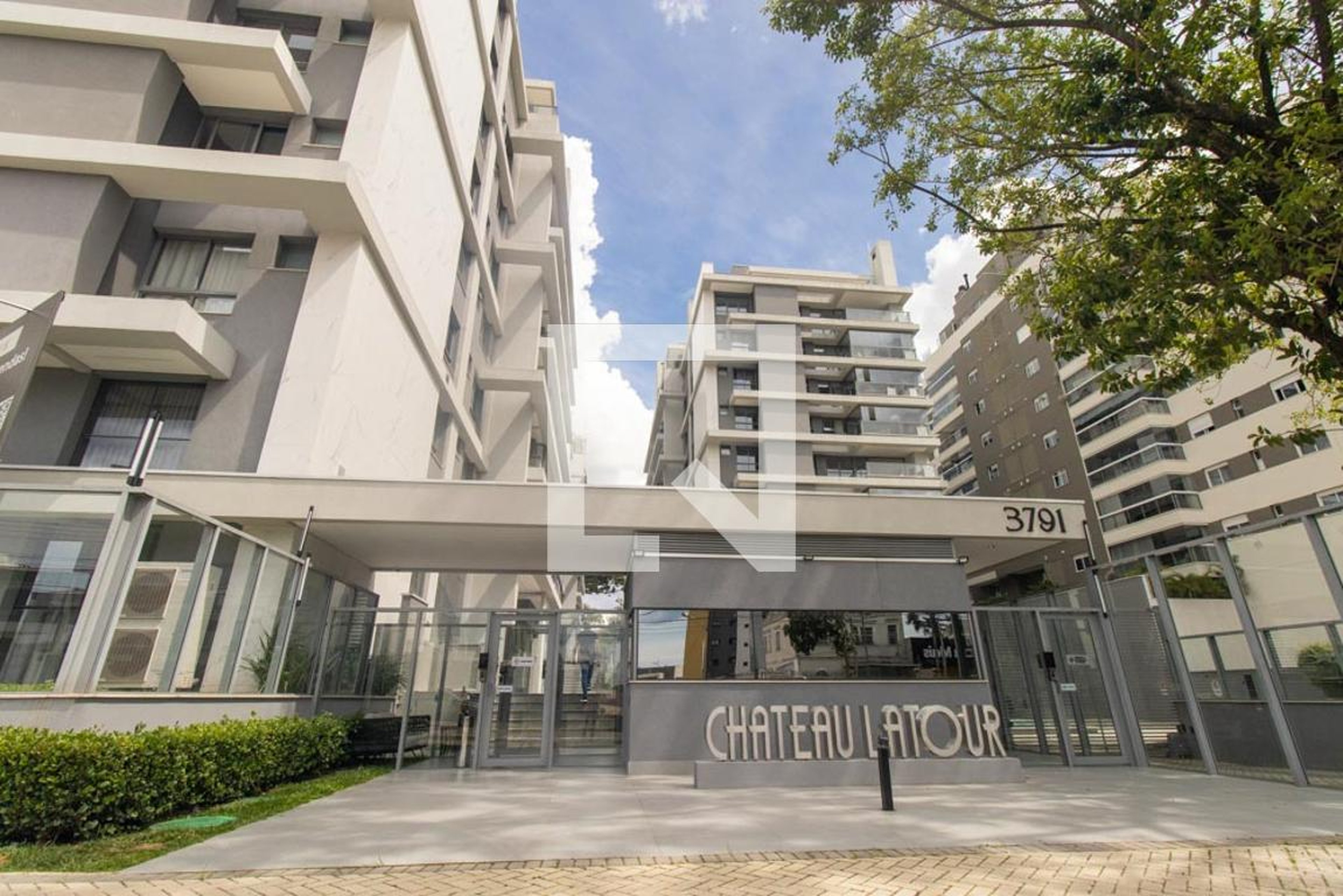 Fachada do Condomínio Condomínio Chateau Latour