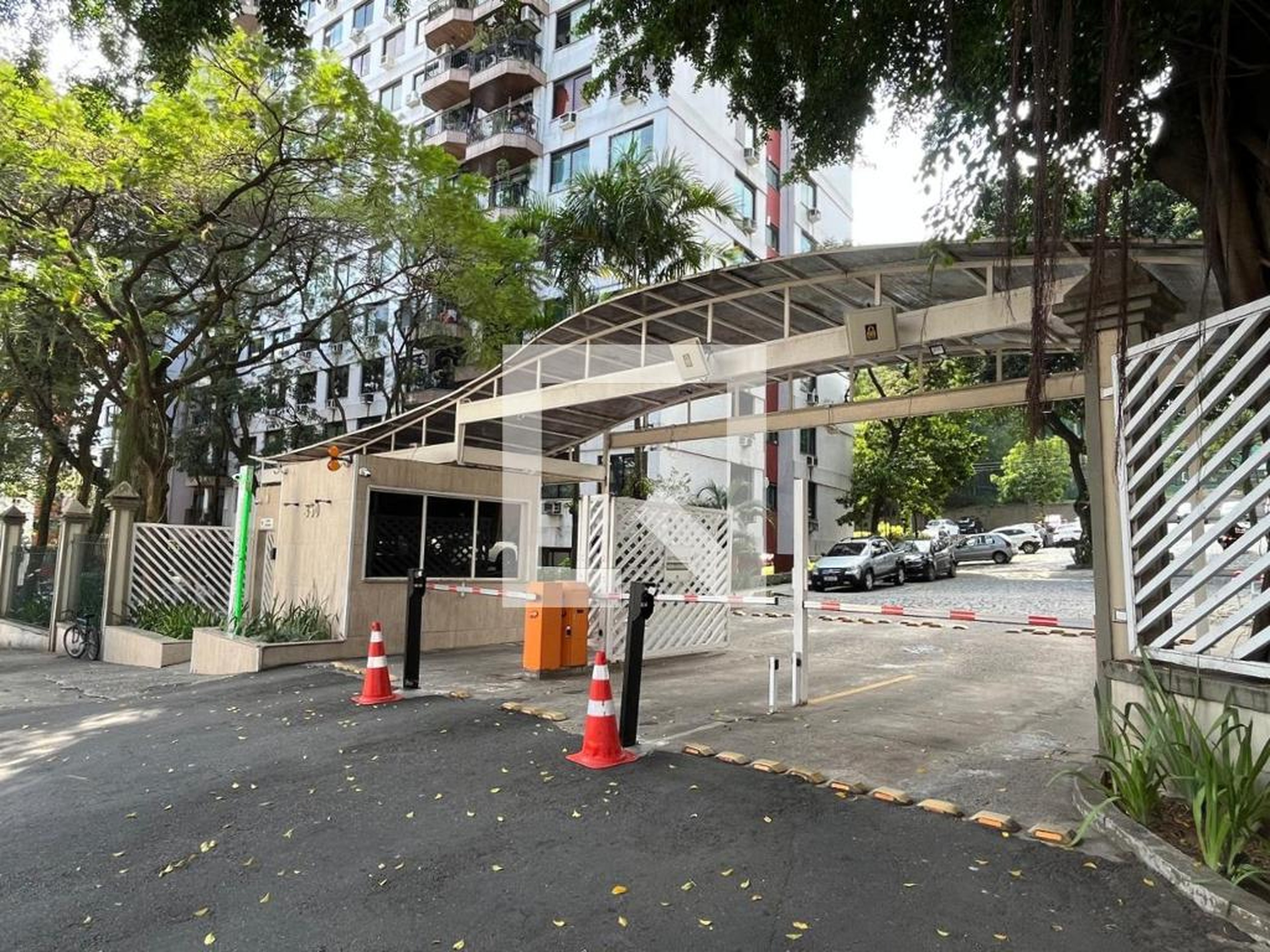 Fachada Condomínio Bosque da Mirataia