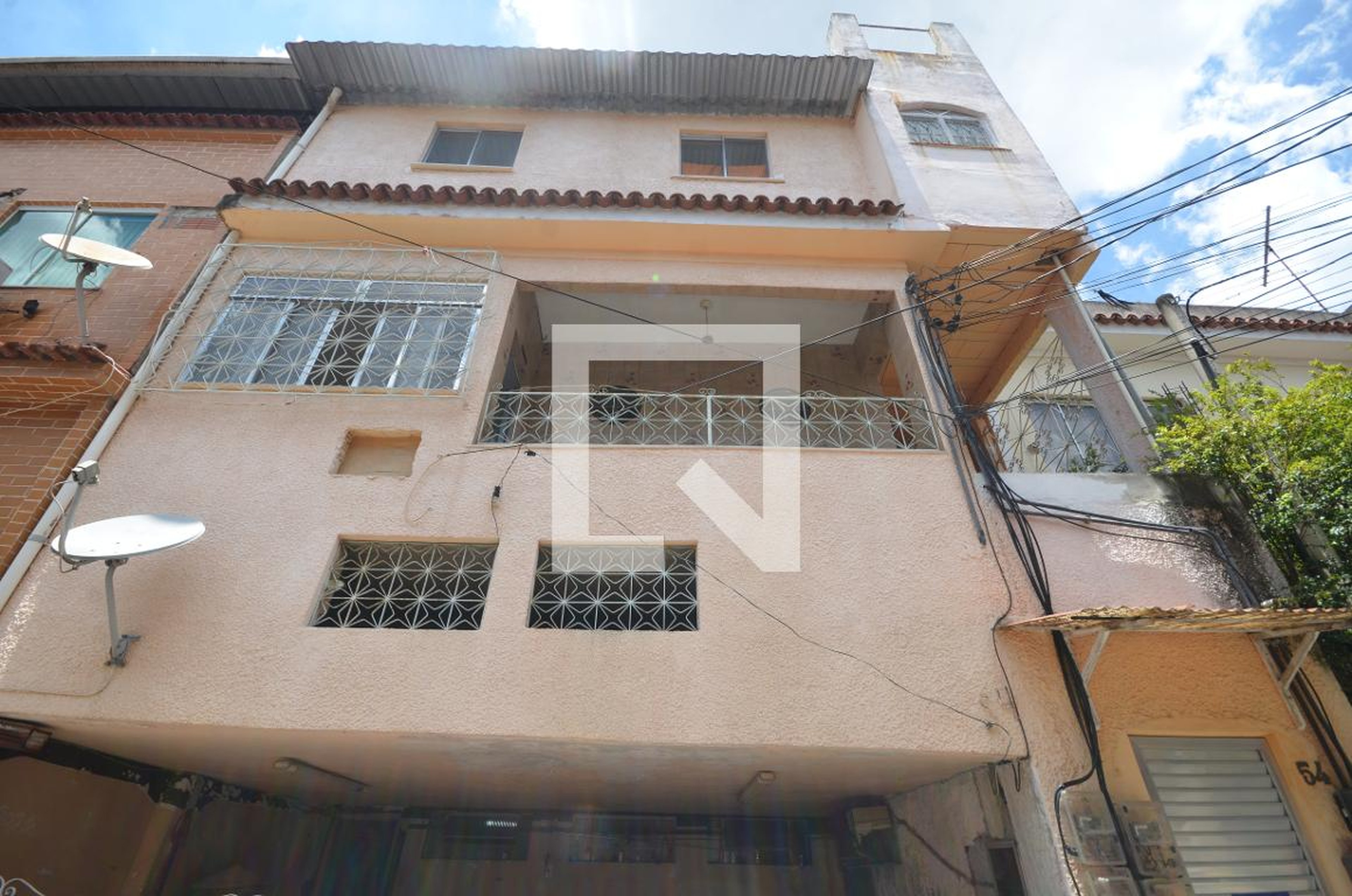 Fachada Condomínio em Rua Quiririm, 201