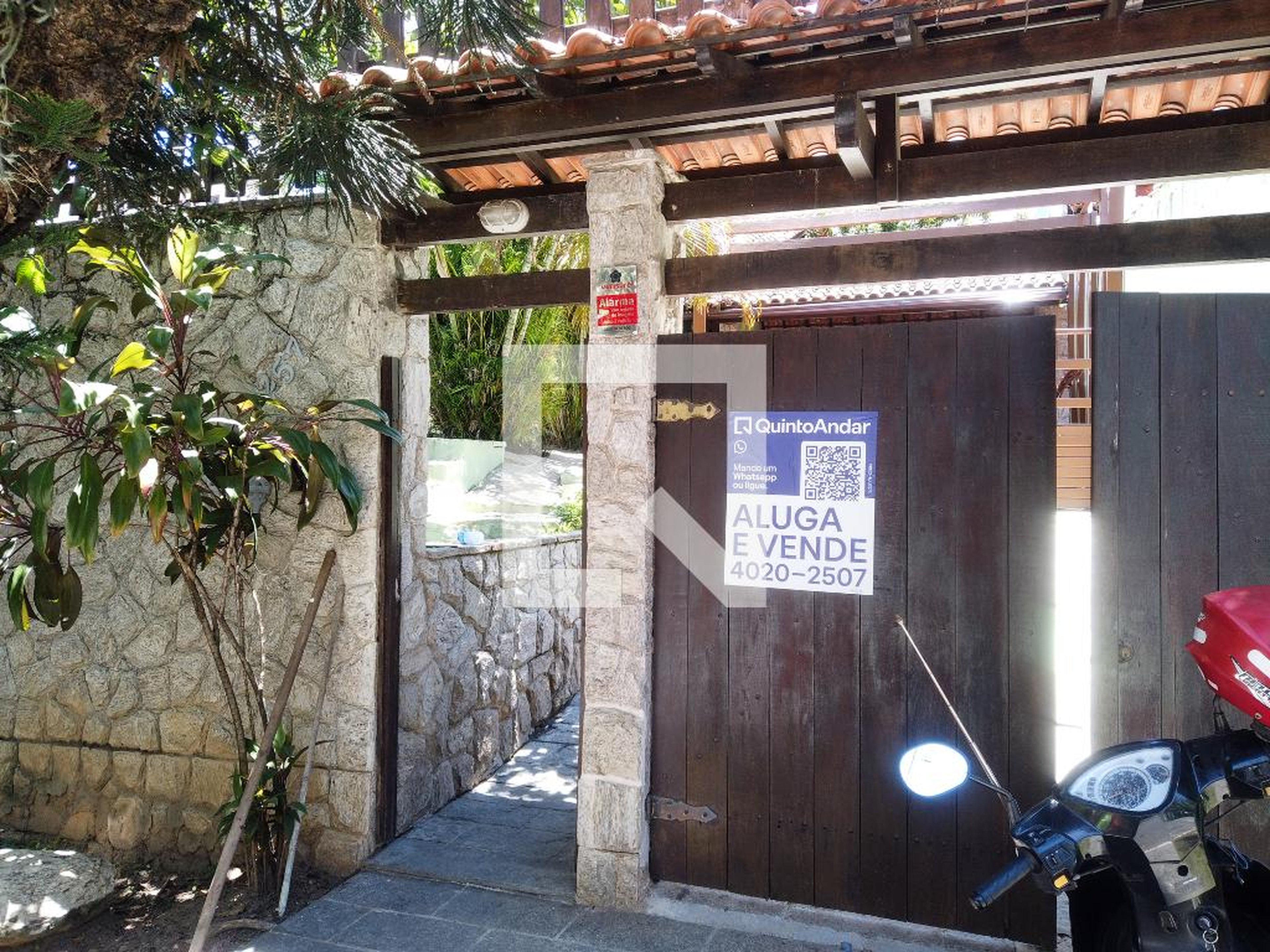 Fachada Condomínio em Rua Edvaldo Bitencourt Melo, 257