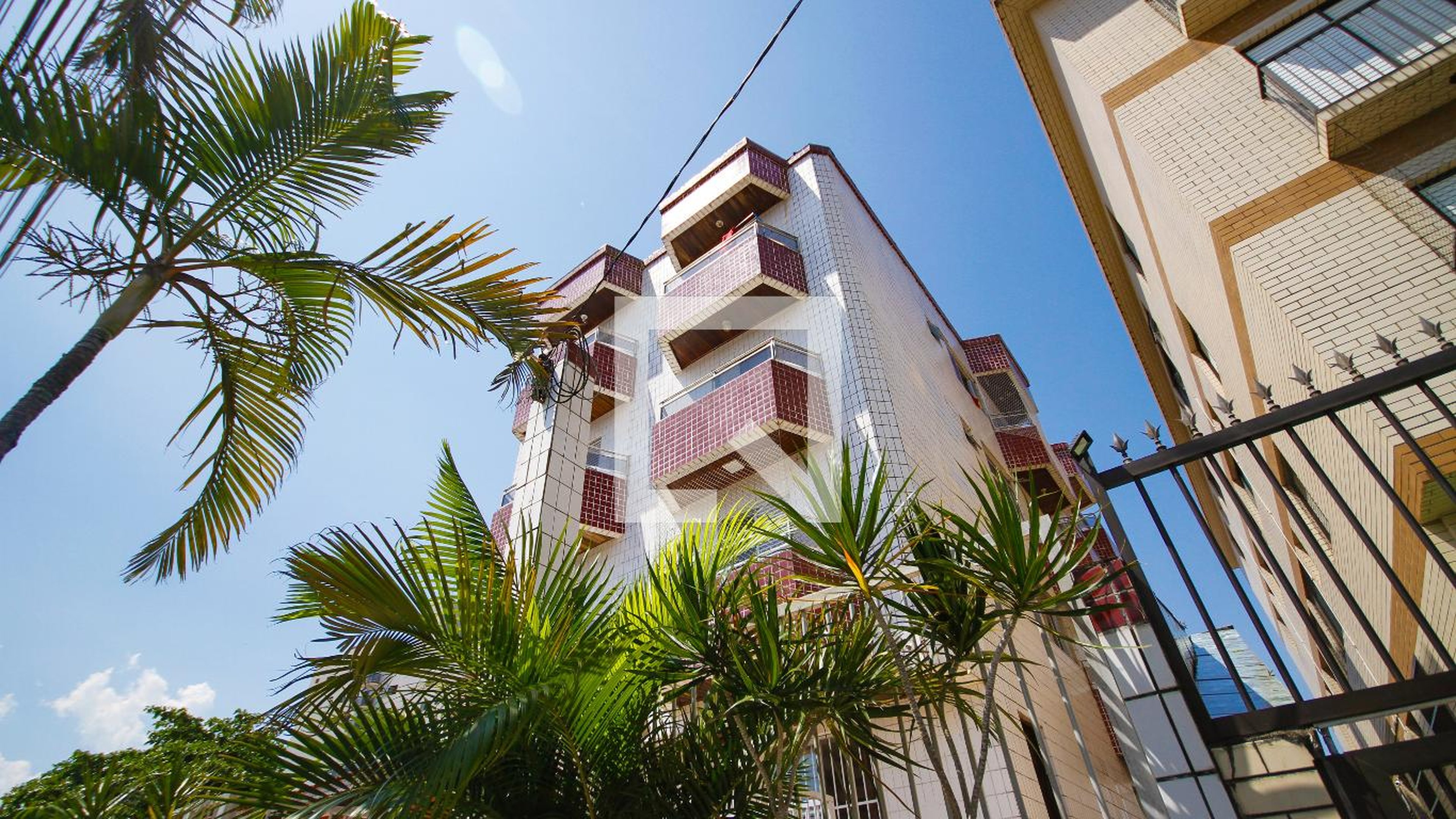 Fachada Condomínio em Rua Doutor Napoleão Laureano, 412