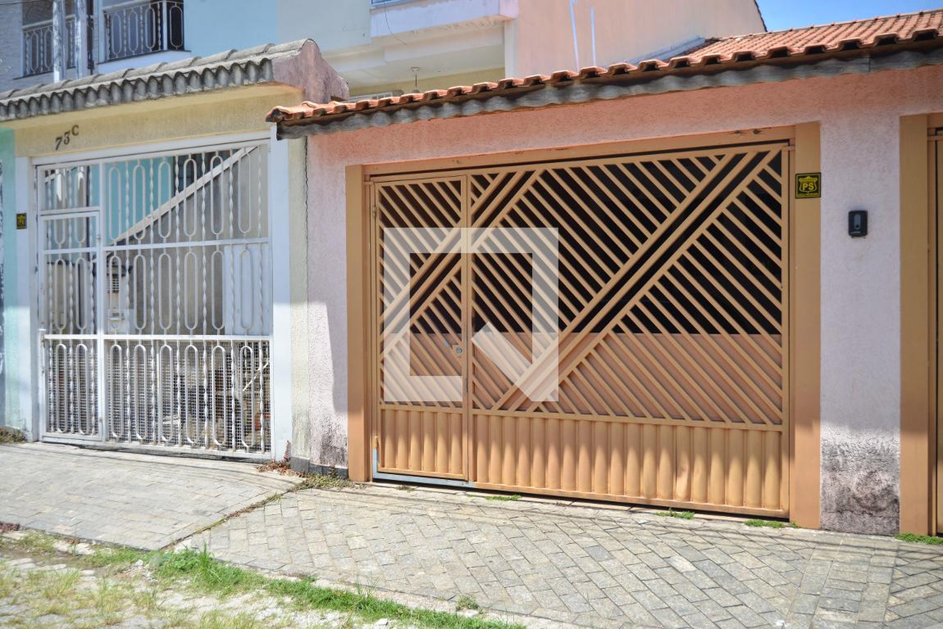 Fachada Condomínio em Rua Padre Miquelino, 81