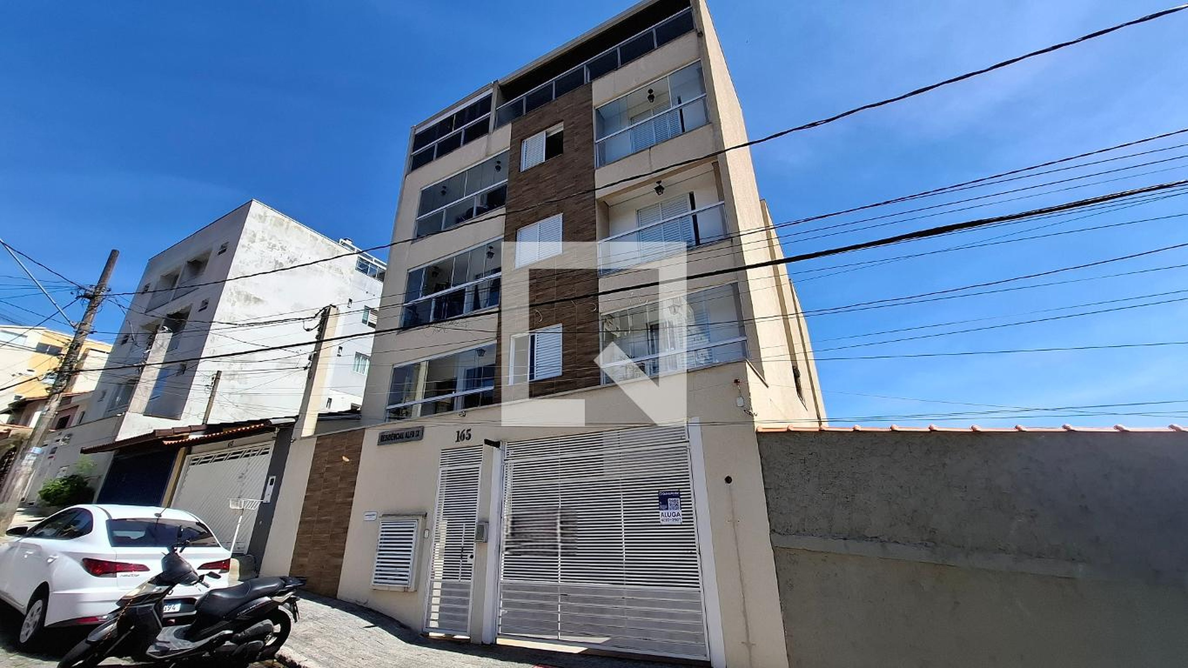 Fachada Condomínio em Rua Doutor Albuquerque Lins, 165