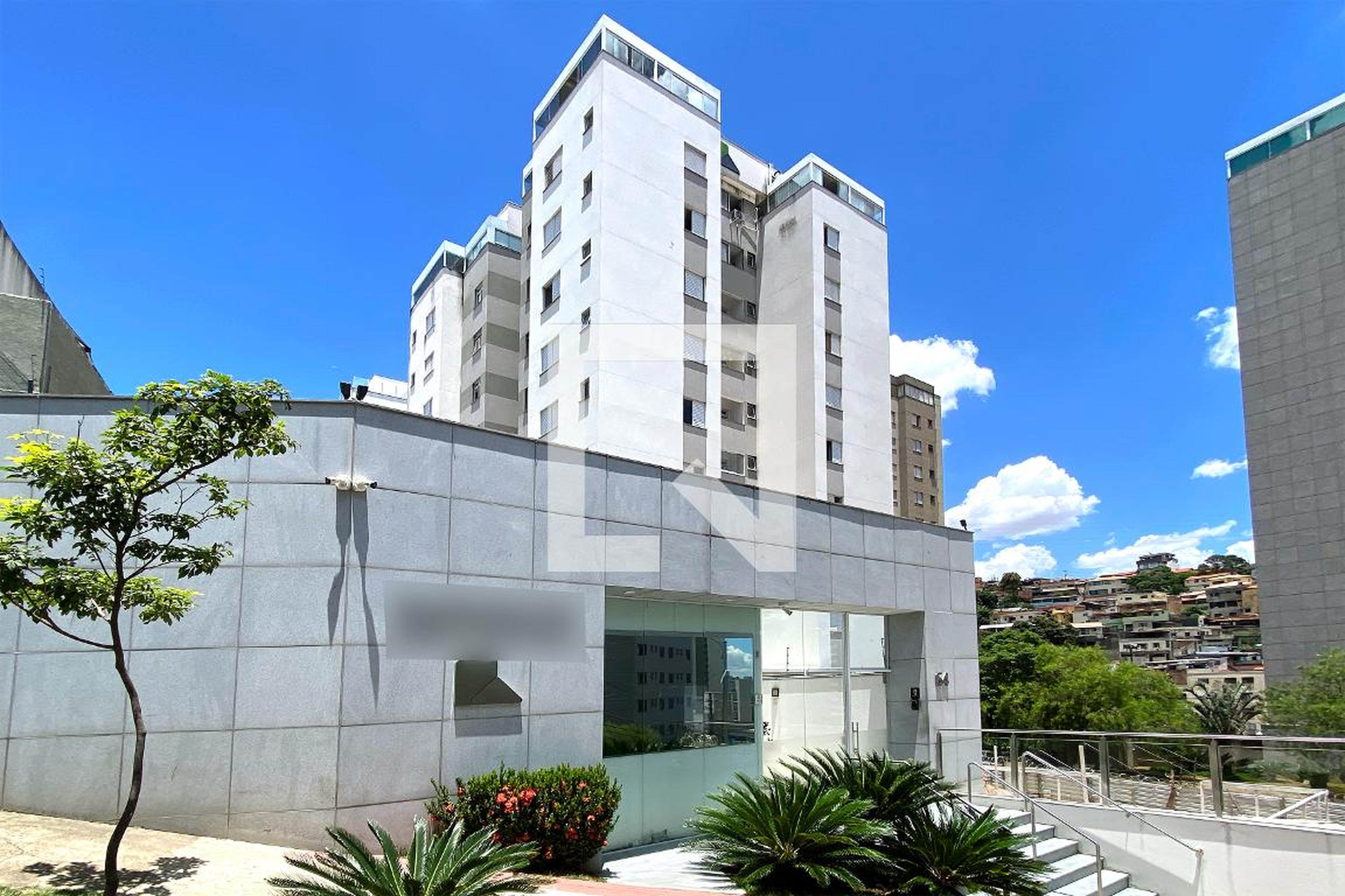 Fachada Condomínio em Rua Sílvio Menicucci, 64