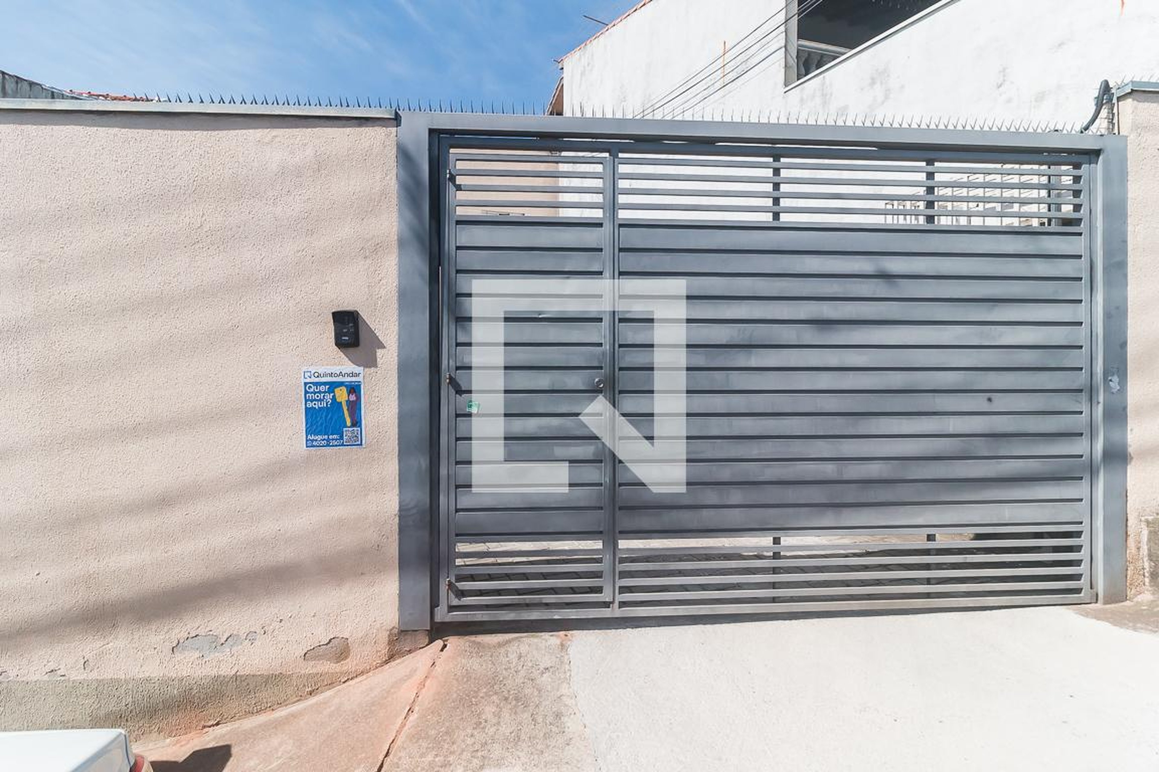 Fachada Condomínio em Rua Caetano de Campos, 676