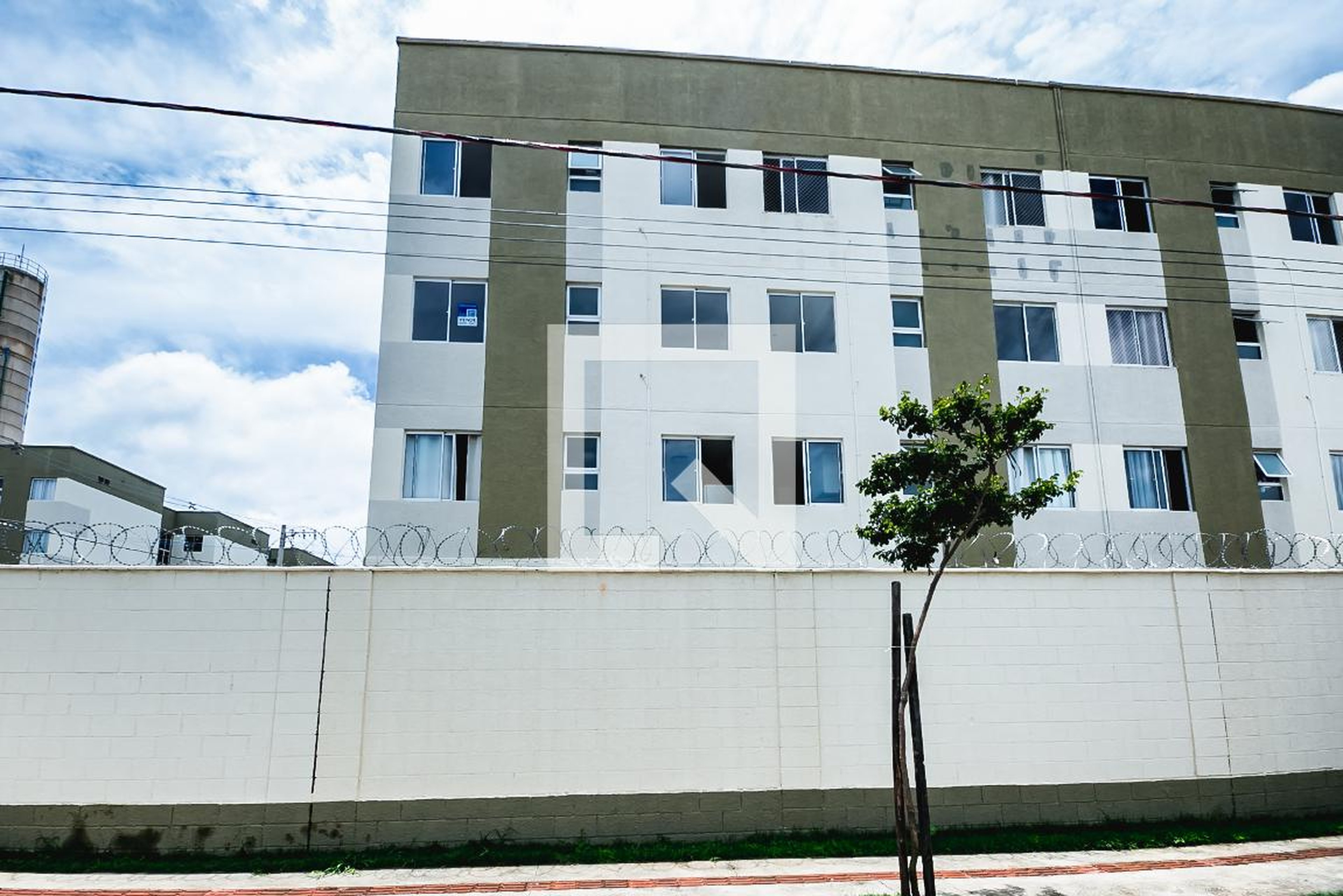 Fachada Condomínio em Rua Dimas Perrin, 173