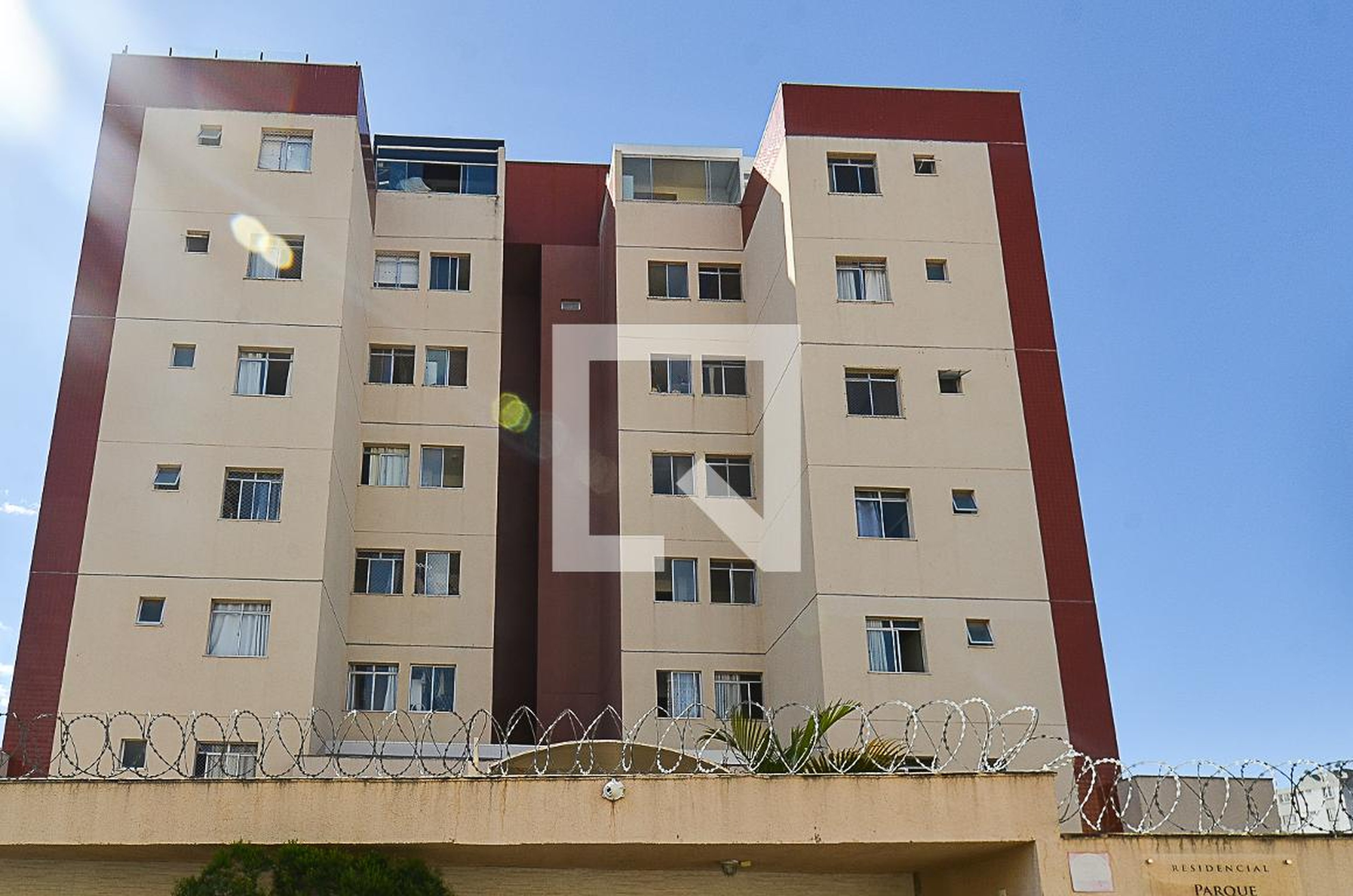 Fachada Condomínio em Rua Zeus, 125