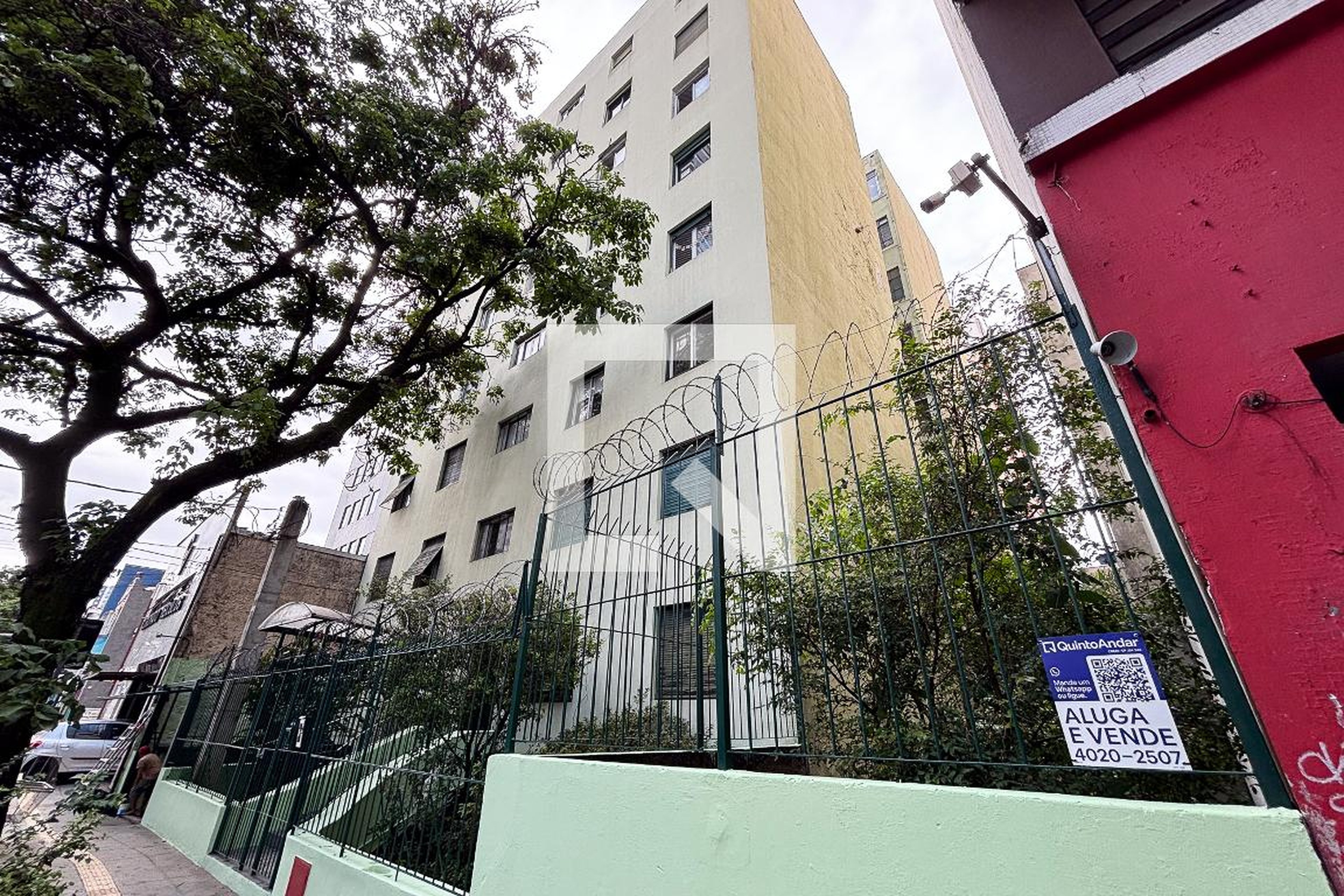 fachada do predio Condomínio Isaura