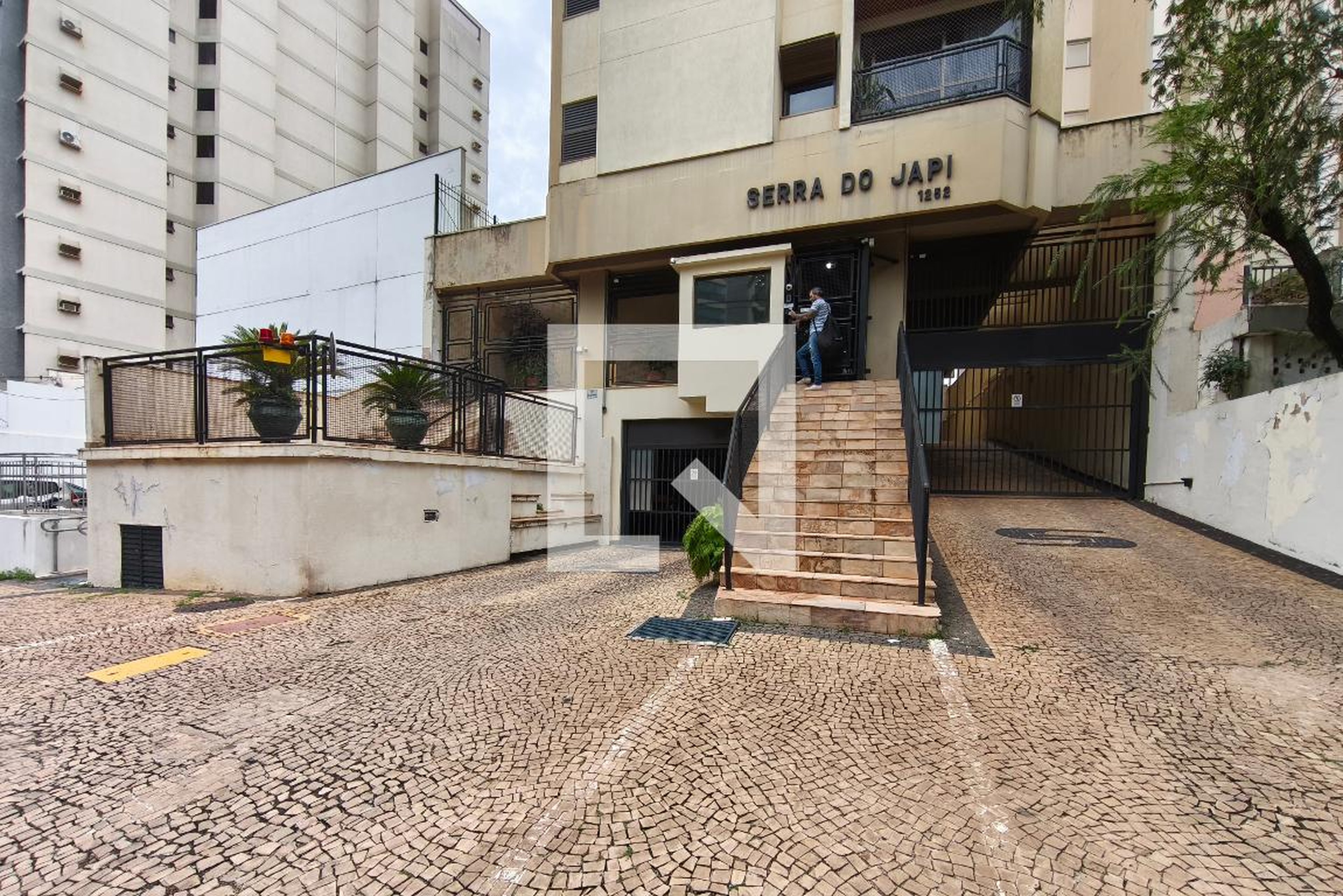 Fachada do Condomínio Edifício Serra do Japi