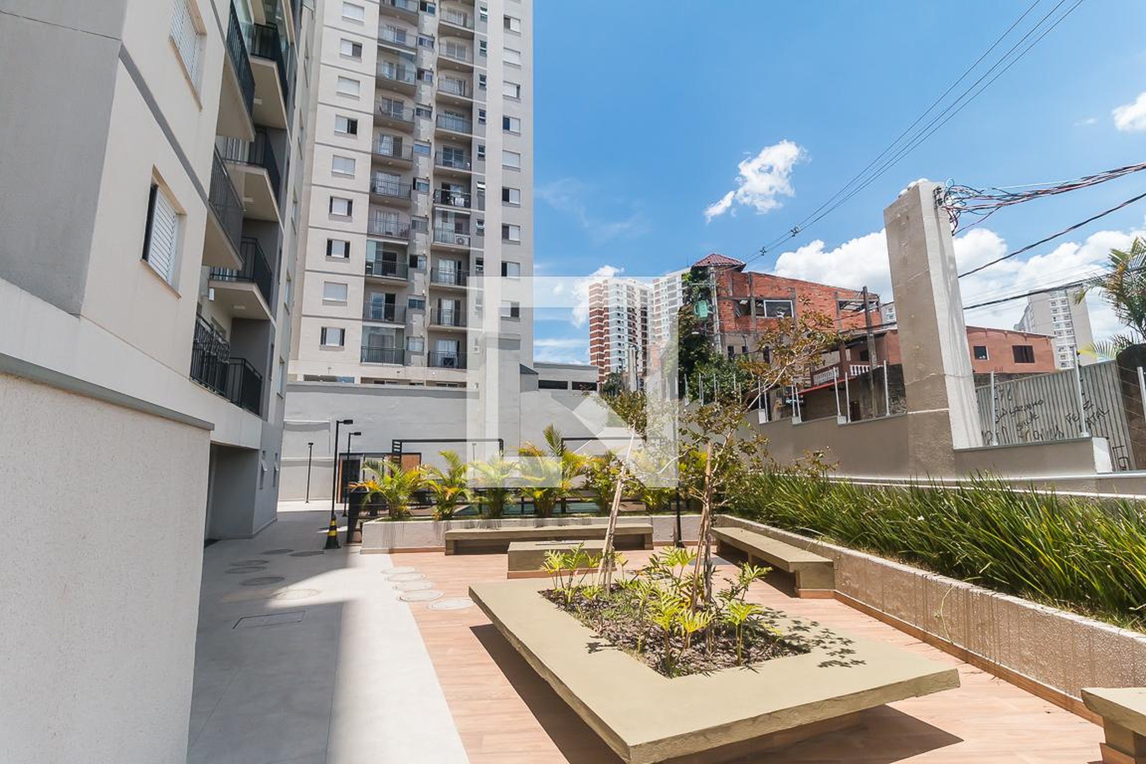 Área comum - Unicco Poá  Árbore