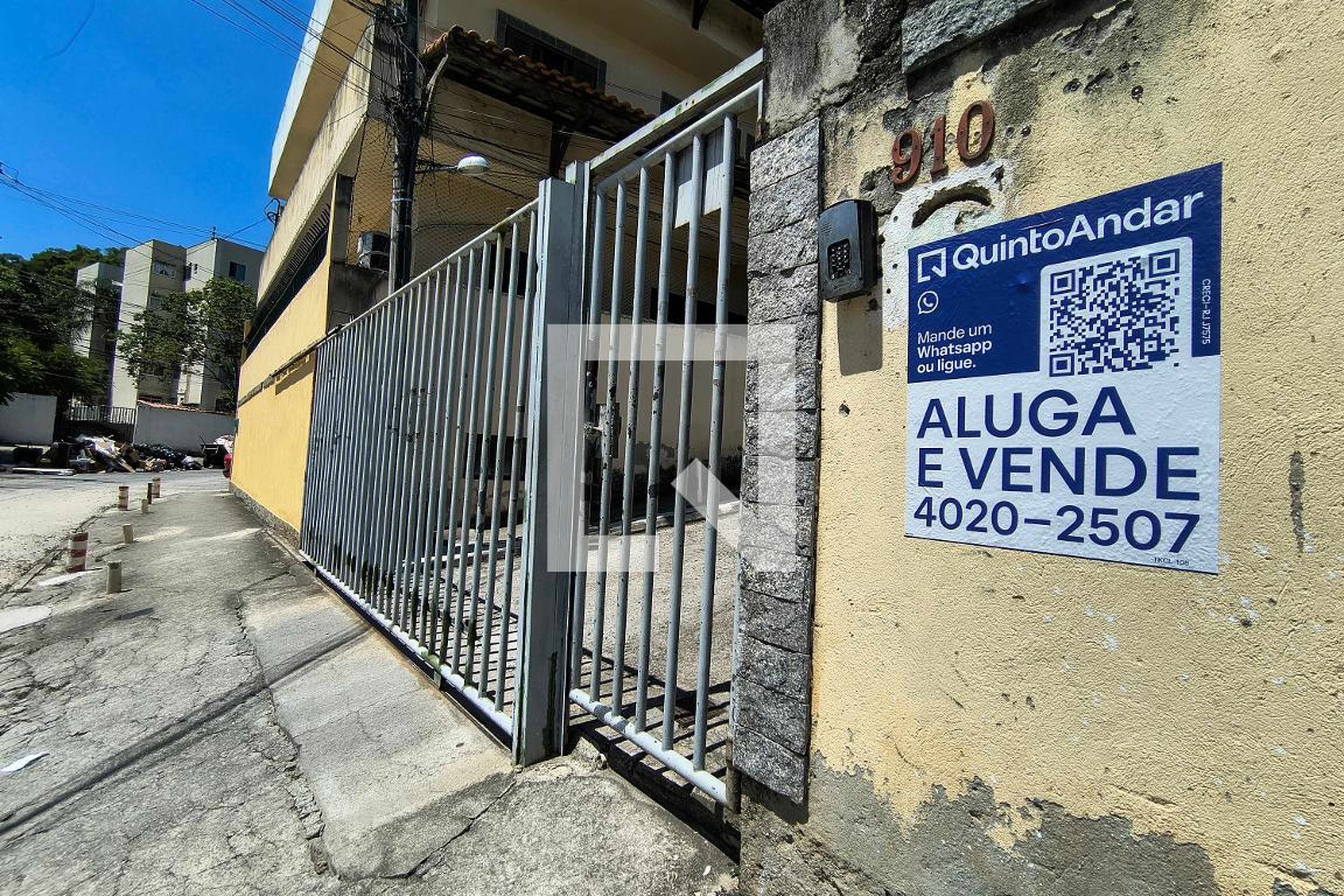 Fachada do condomínio Condomínio em Estrada Curumau, 910