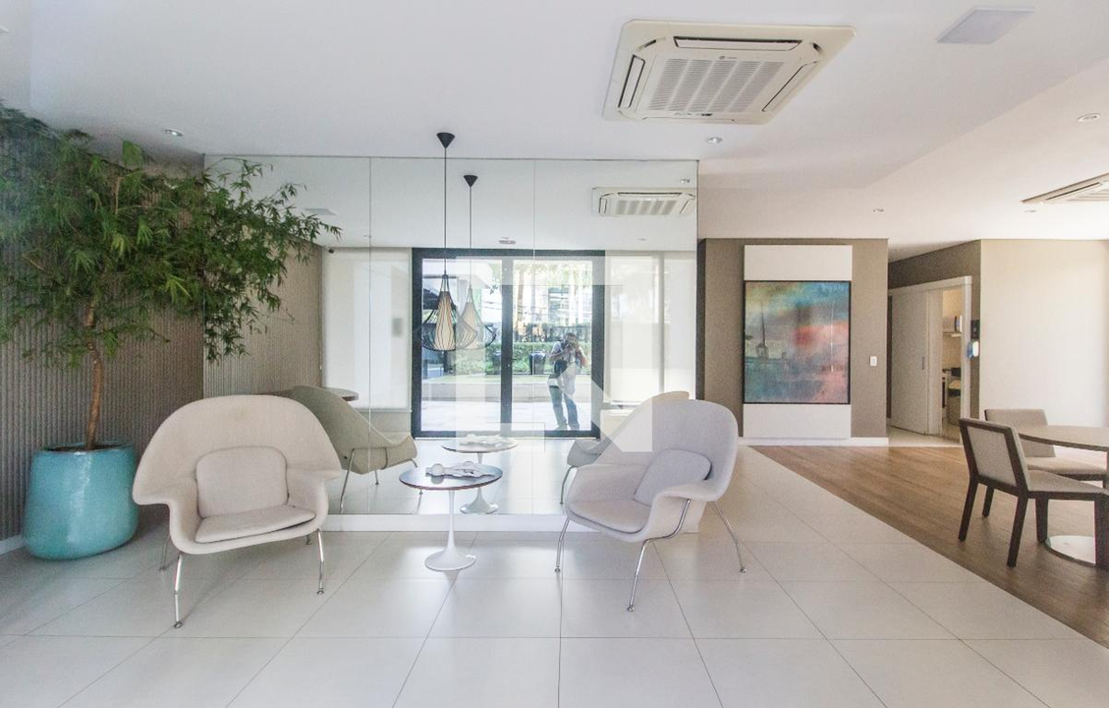 Hall social - Present Alphaville