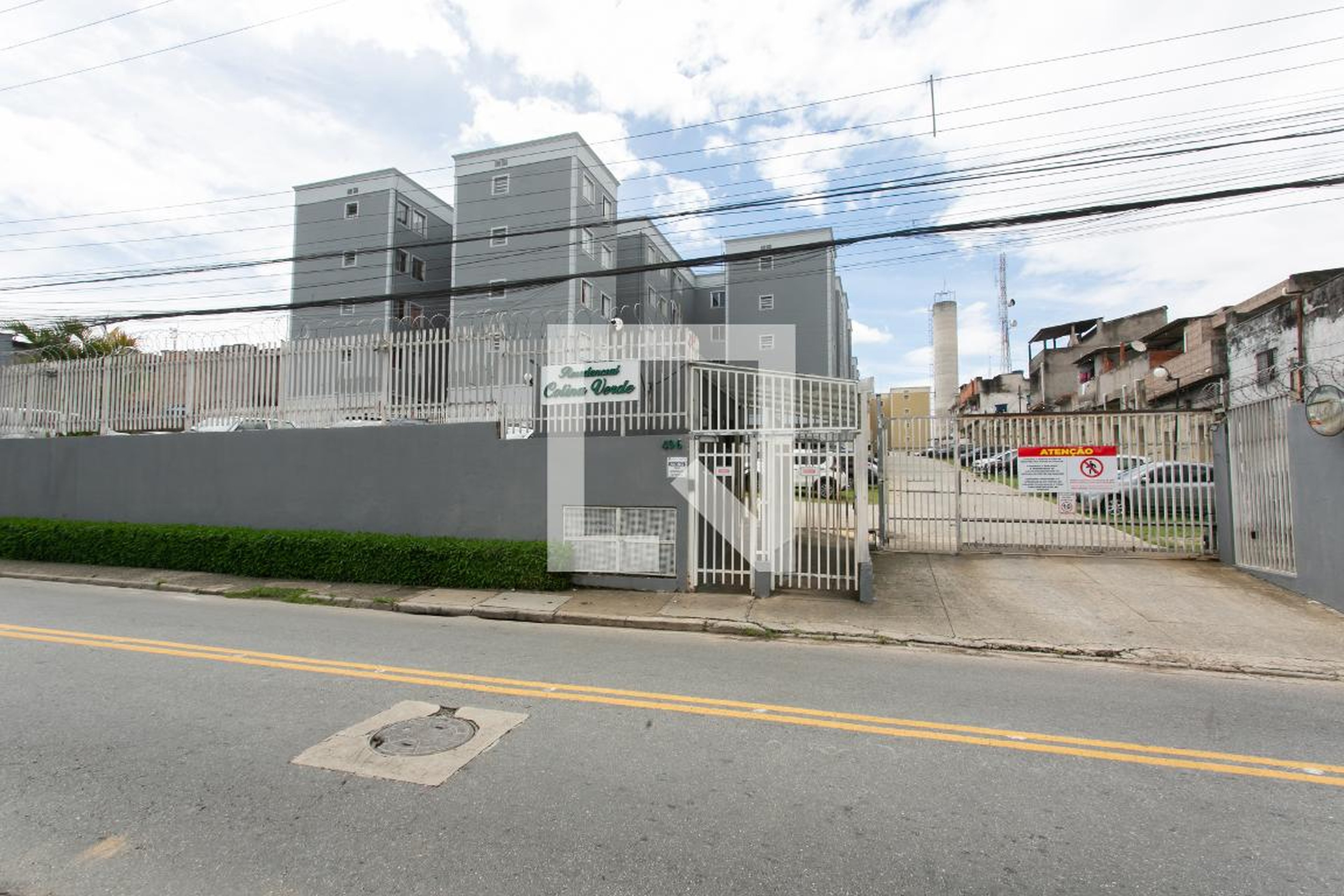 Fachada do Condomínio Condomínio em Rua Sāo José de Mossamedes, 496