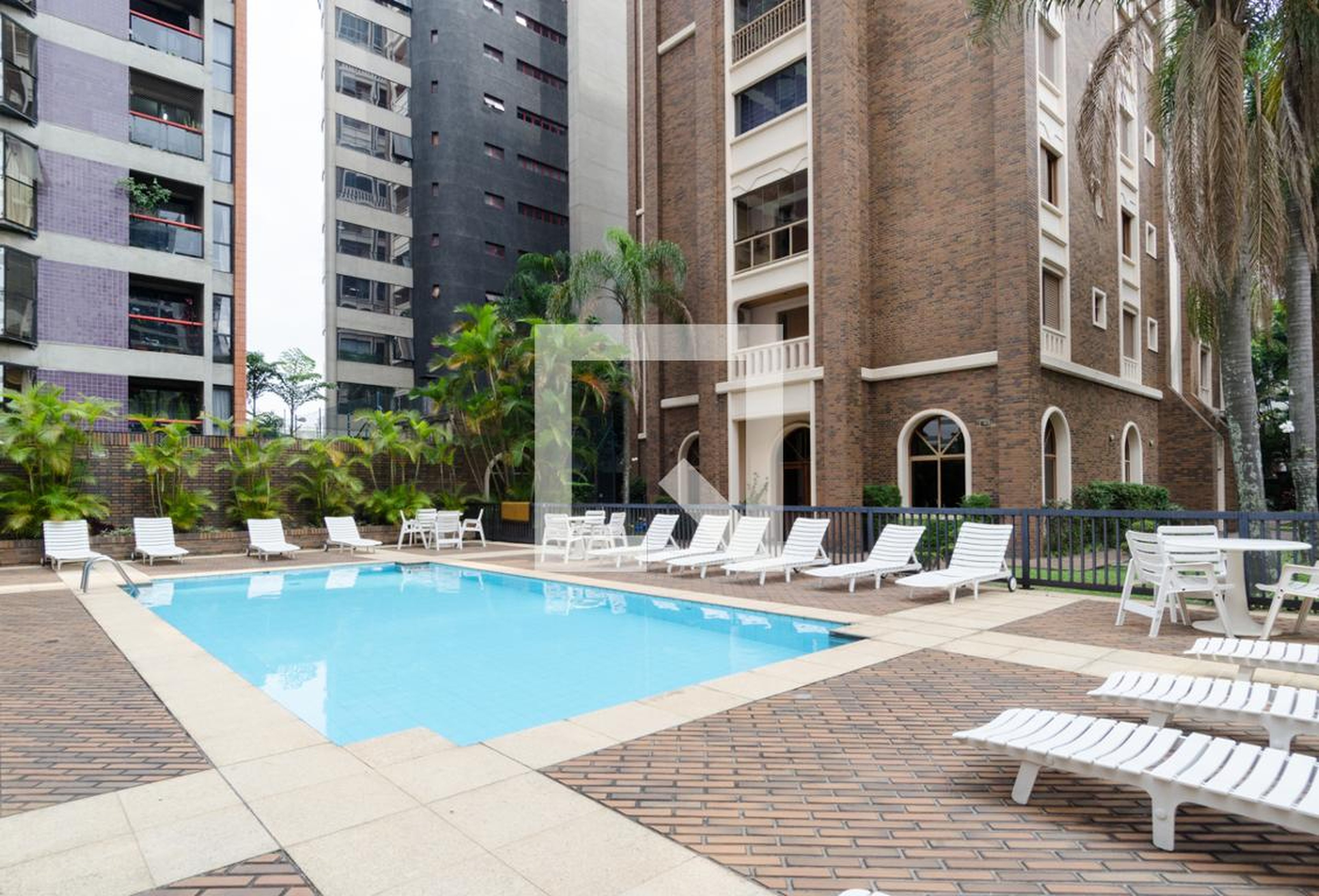 Piscina Condomínio em Rua das Figueiras, 494