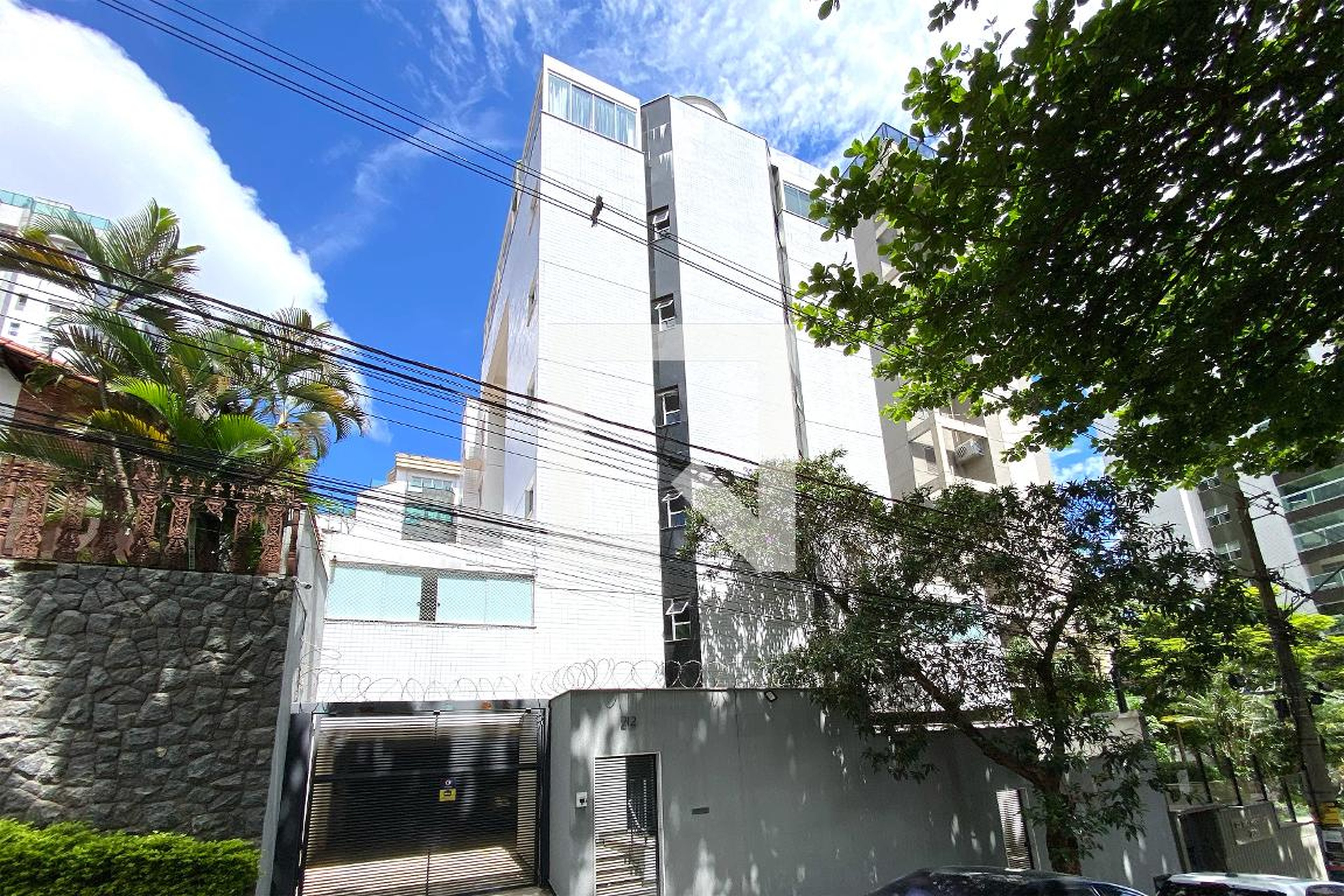 Fachada Condomínio em Rua Cônego Rocha Franco, 212