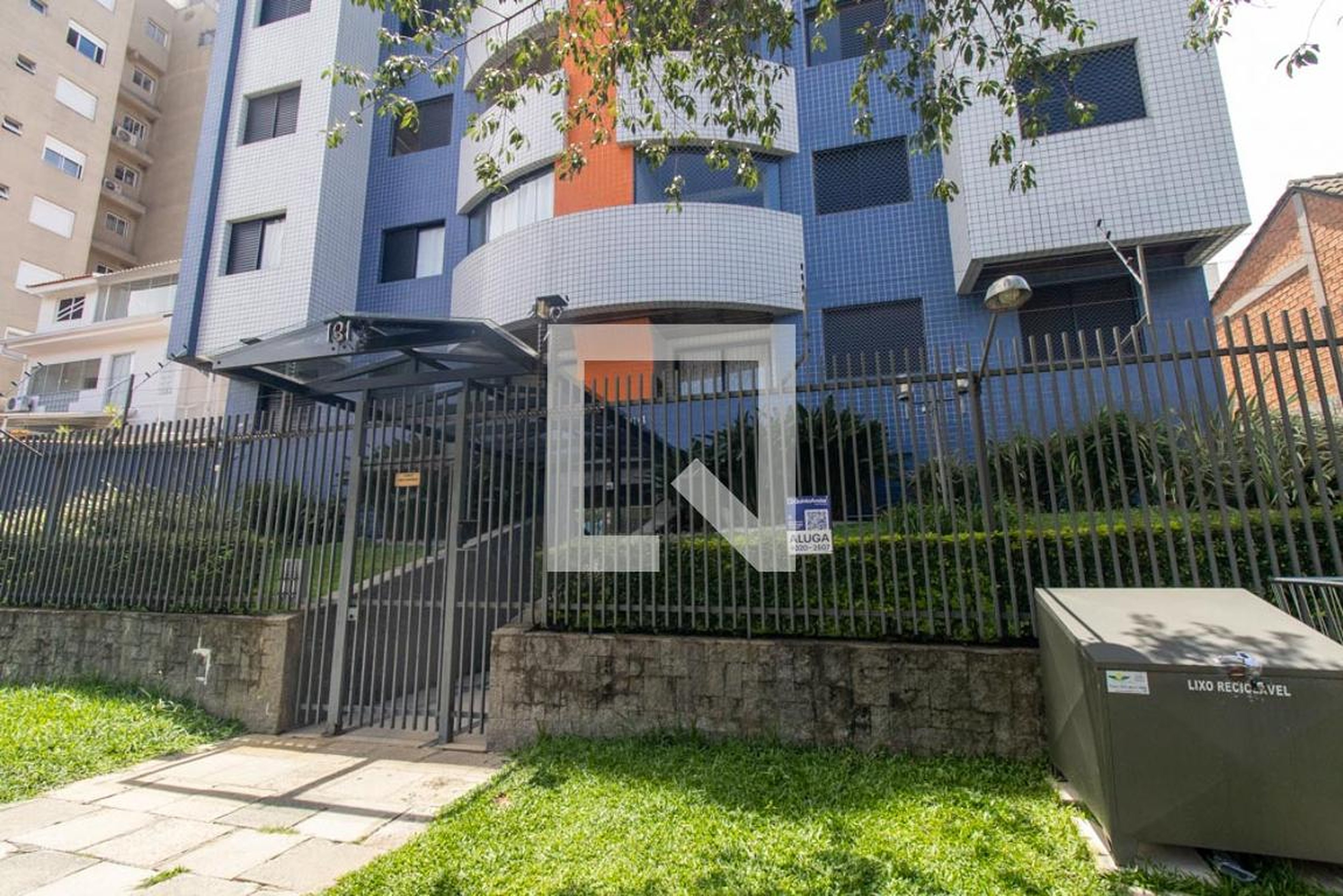 Fachada do Condomínio Edifício Ravena