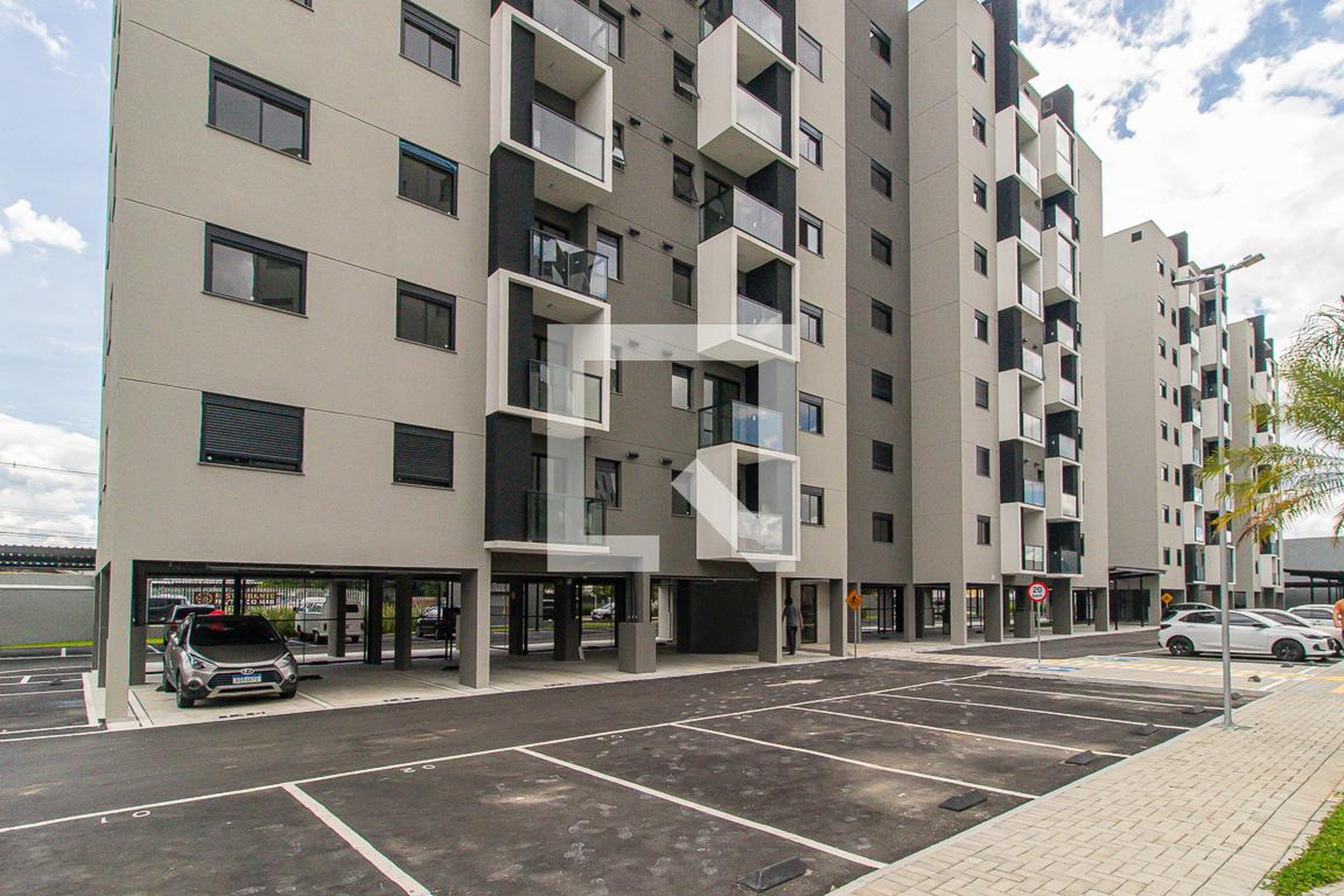 Fachada Condomínio em Rua Nicolau Kresko, 70