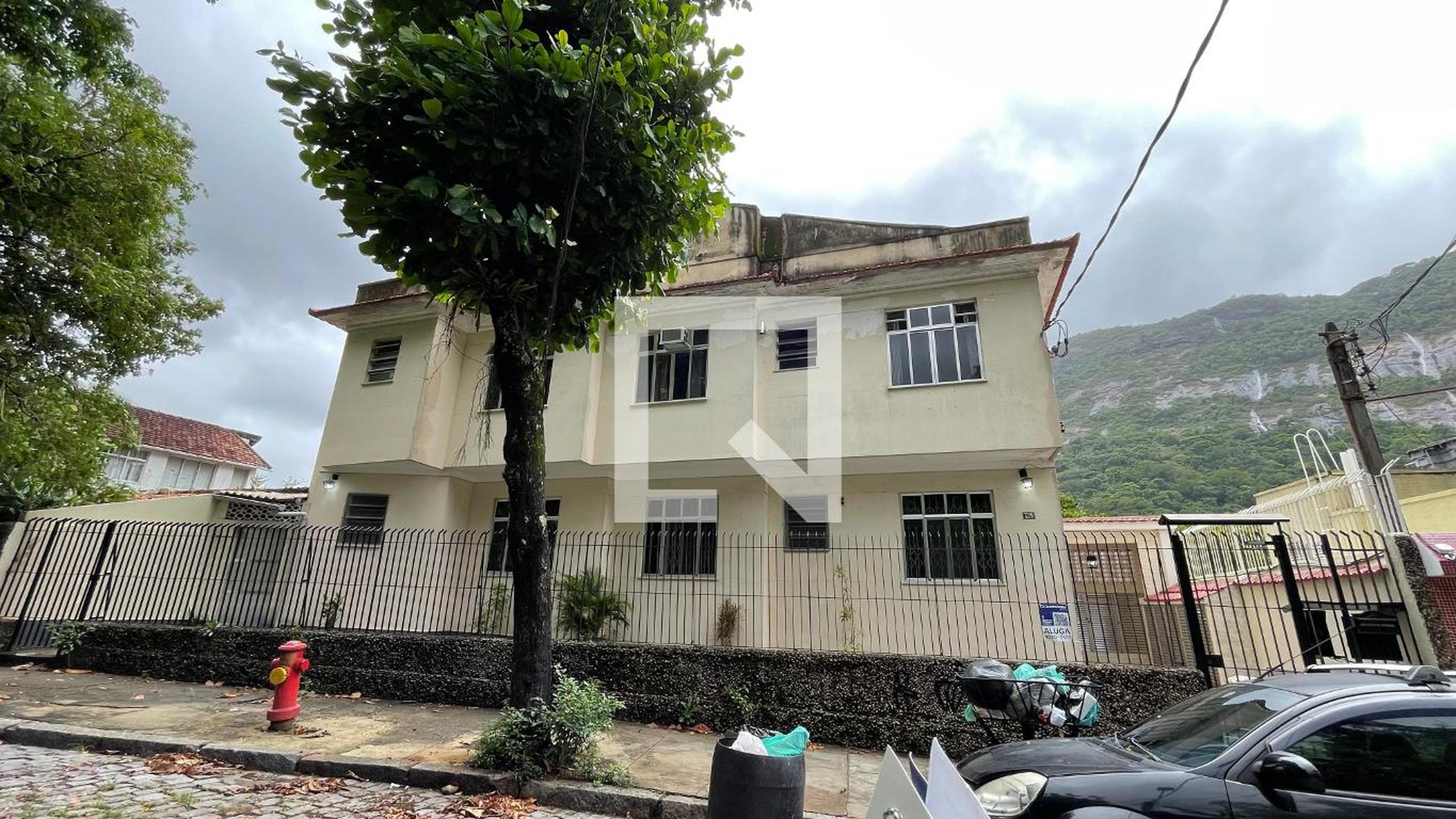 Fachada Condomínio em Rua Doutor Catrambi, 329