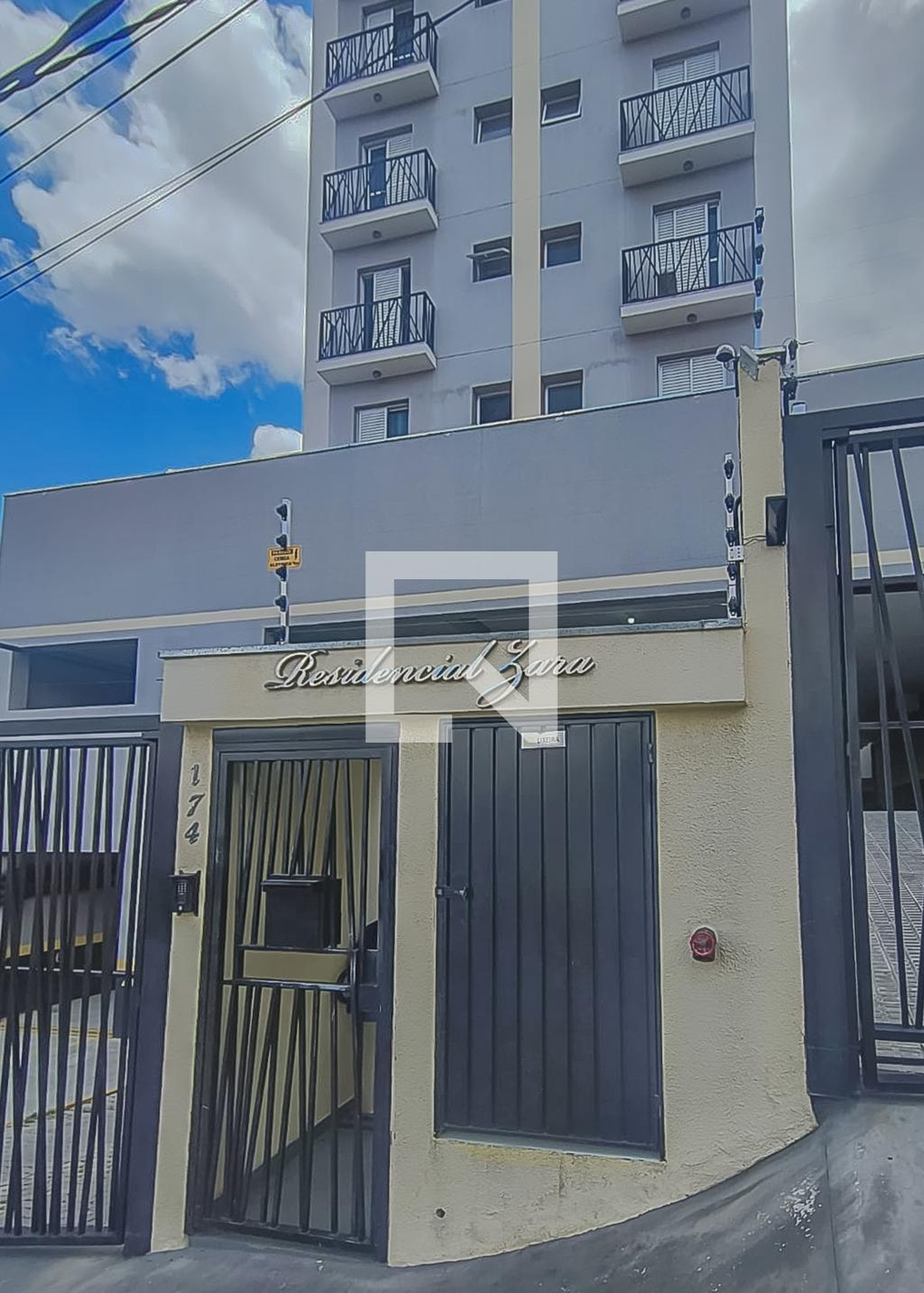 Fachada do Prédio Condomínio em Rua Américo Brasiliense, 174