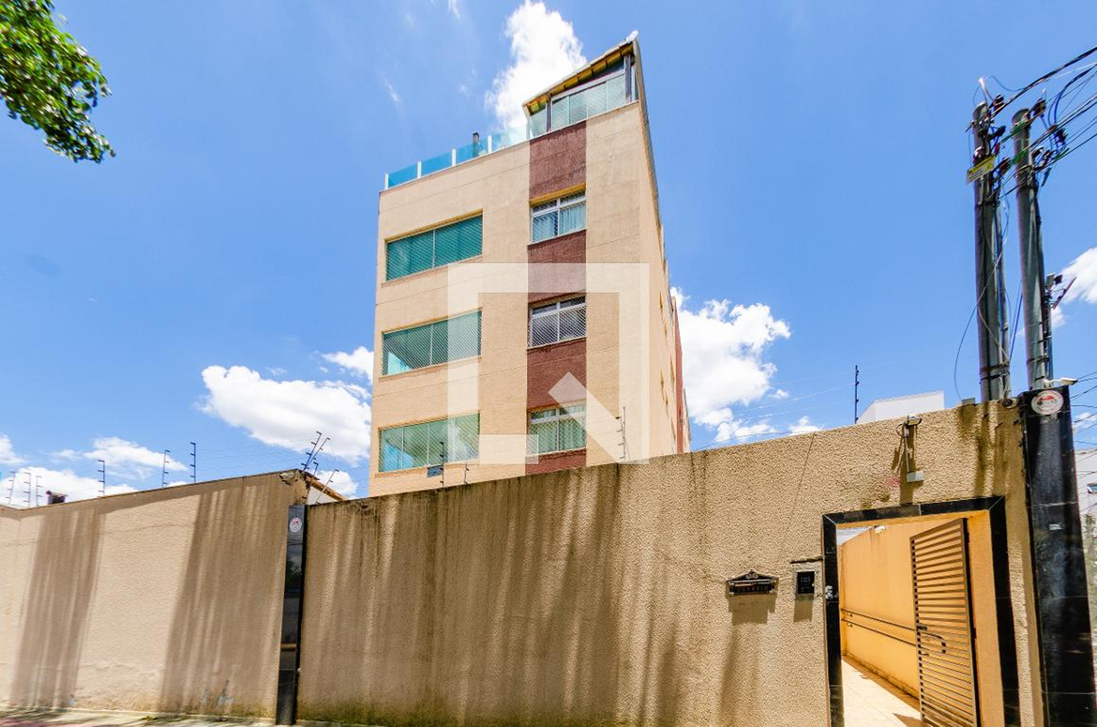 Fachada Condomínio em Rua Itiberê da Cunha, 36