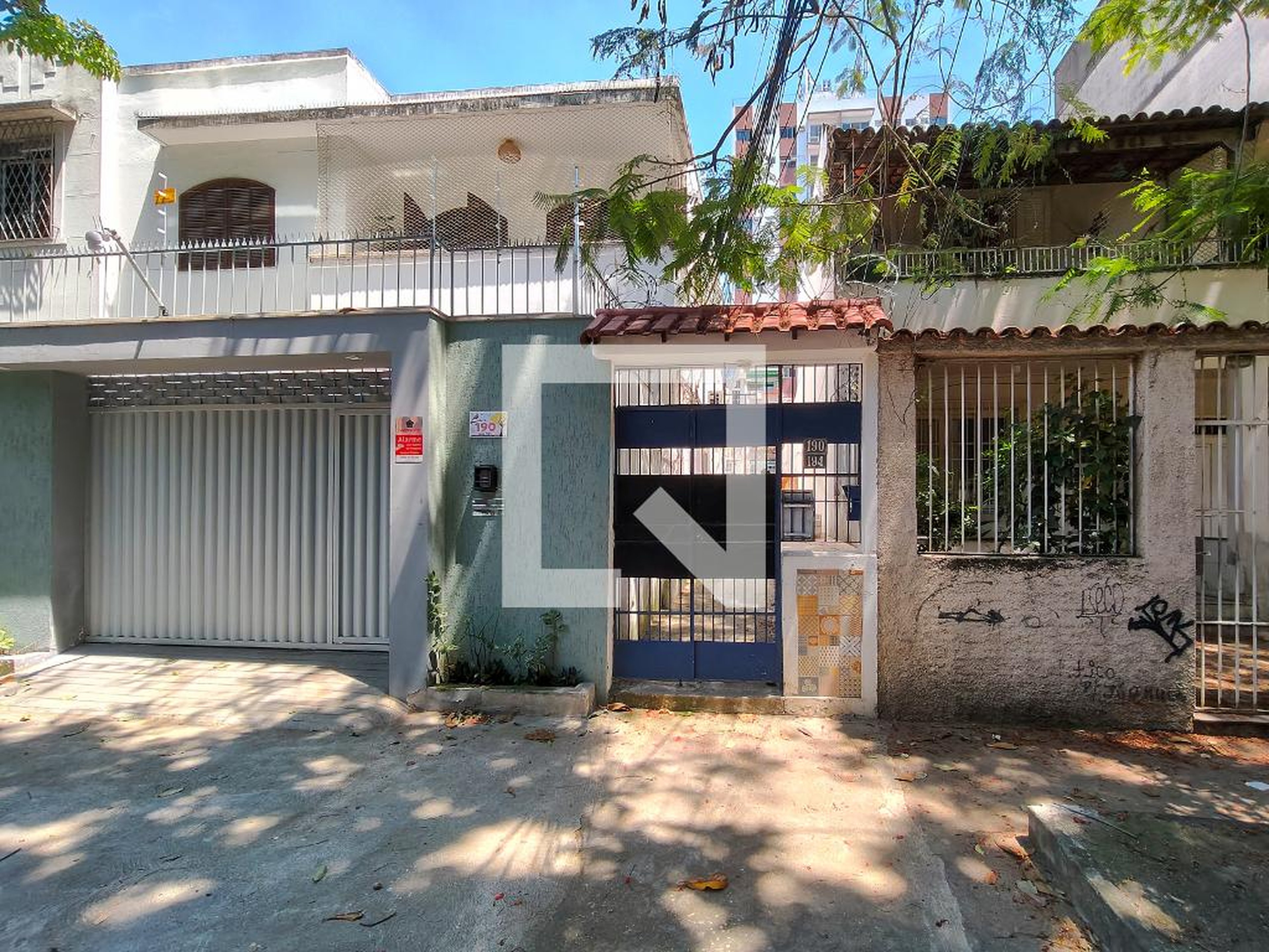 Fachada Condomínio em Rua Caruaru, 194