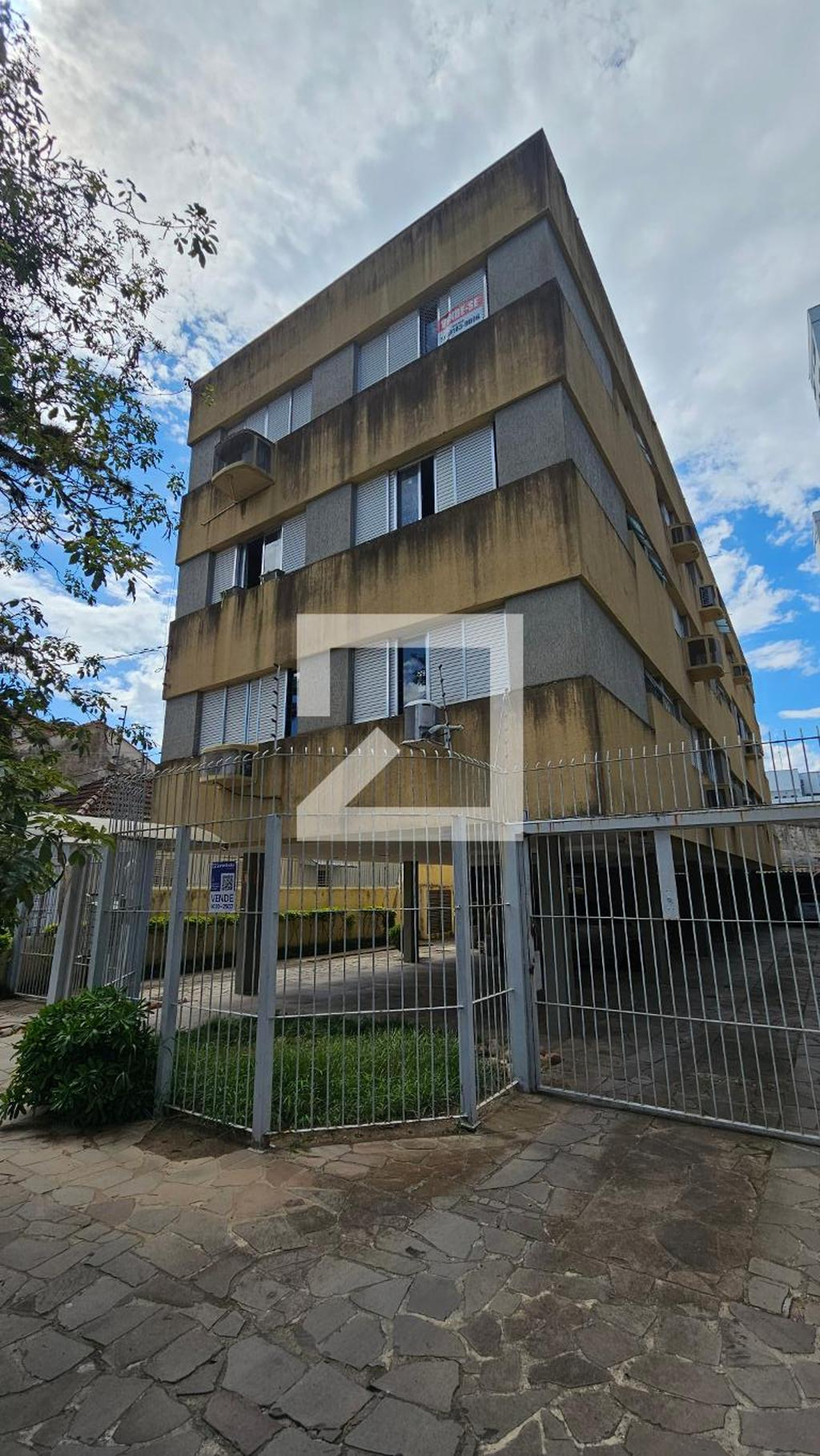 Fachada Condomínio em Rua General Couto de Magalhães, 2046