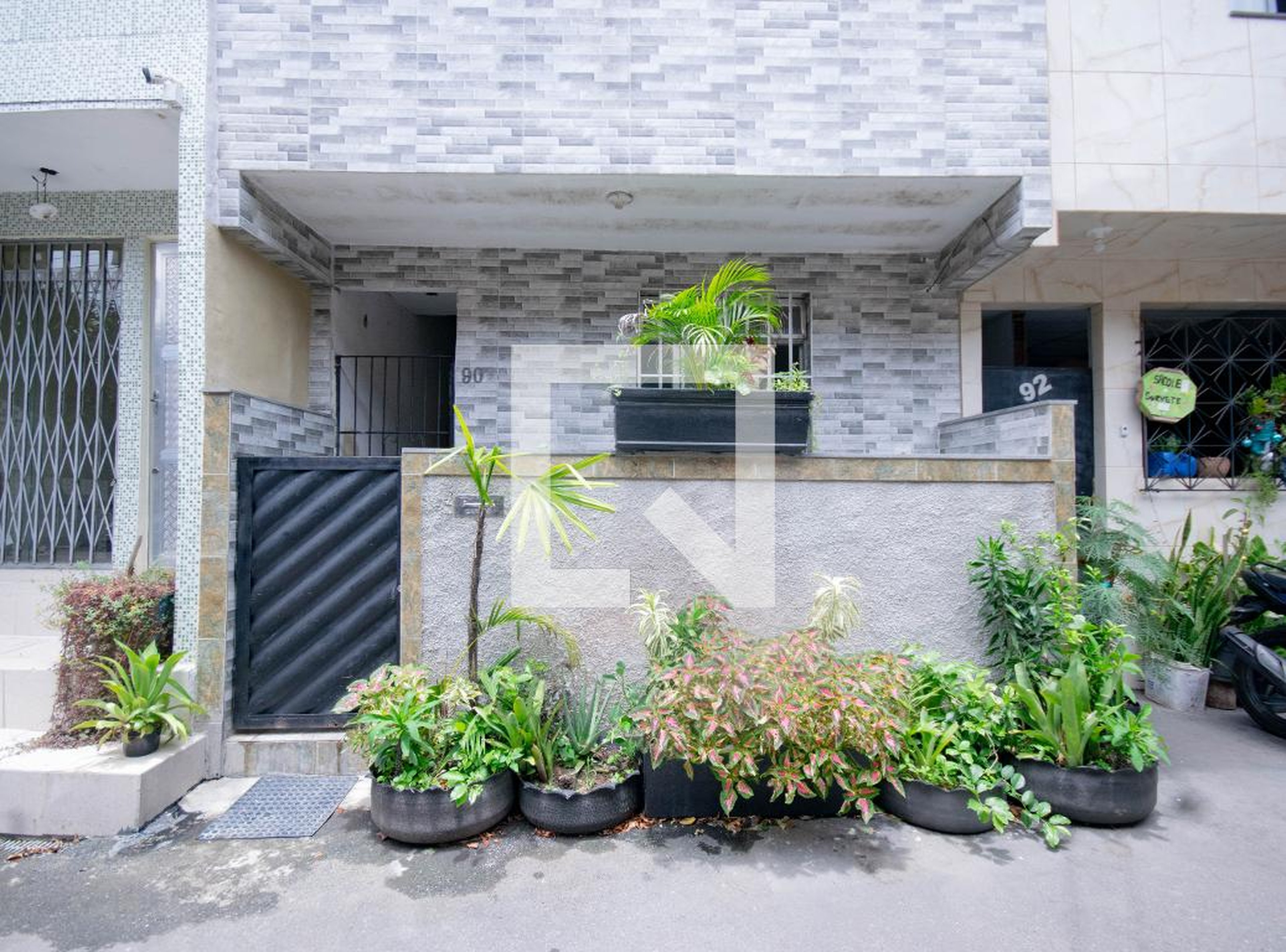 Fachada Condomínio em Estrada Virgolândia, 90