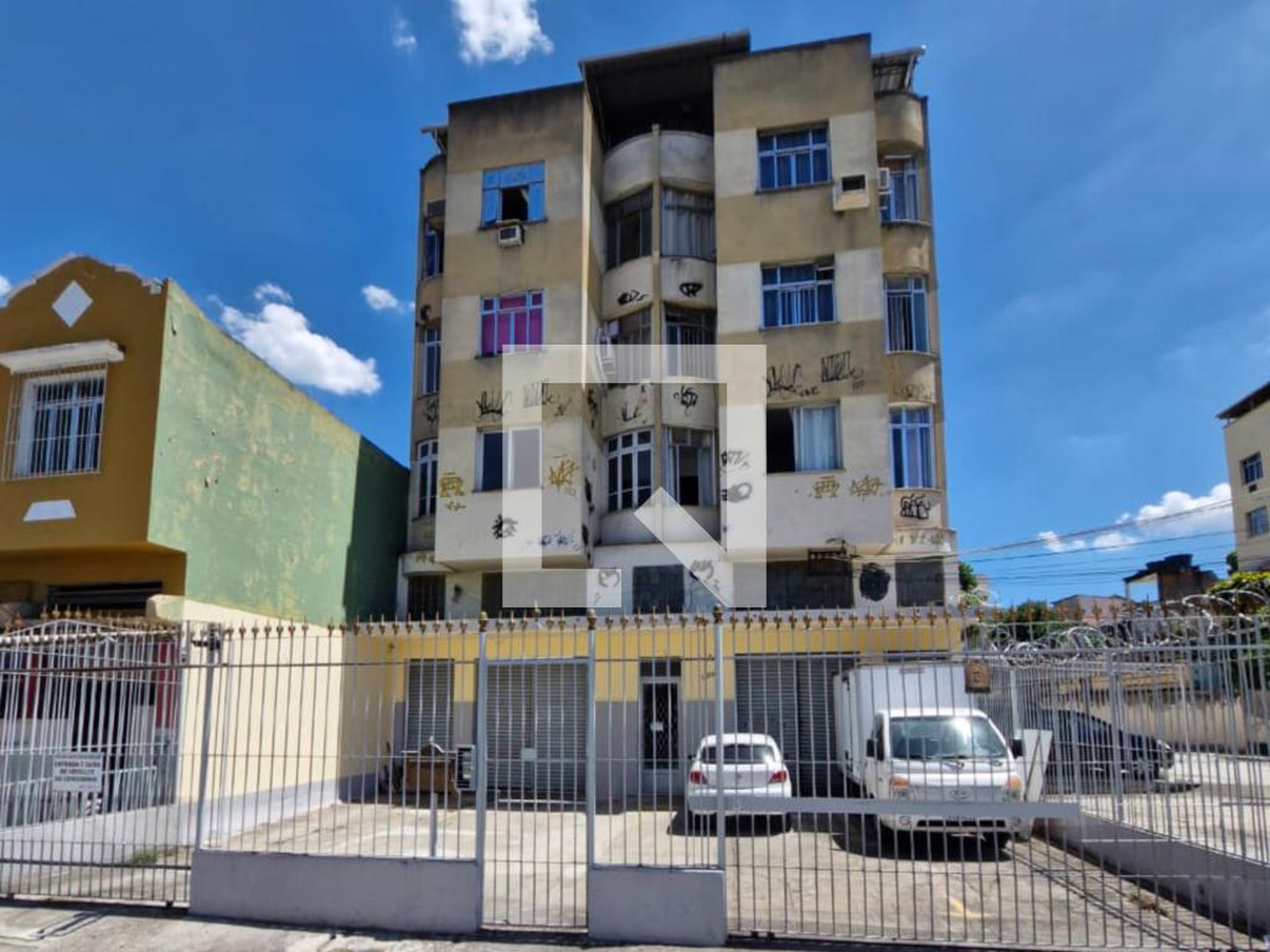 Fachada Condomínio em Avenida Oswaldo Cruz, 45