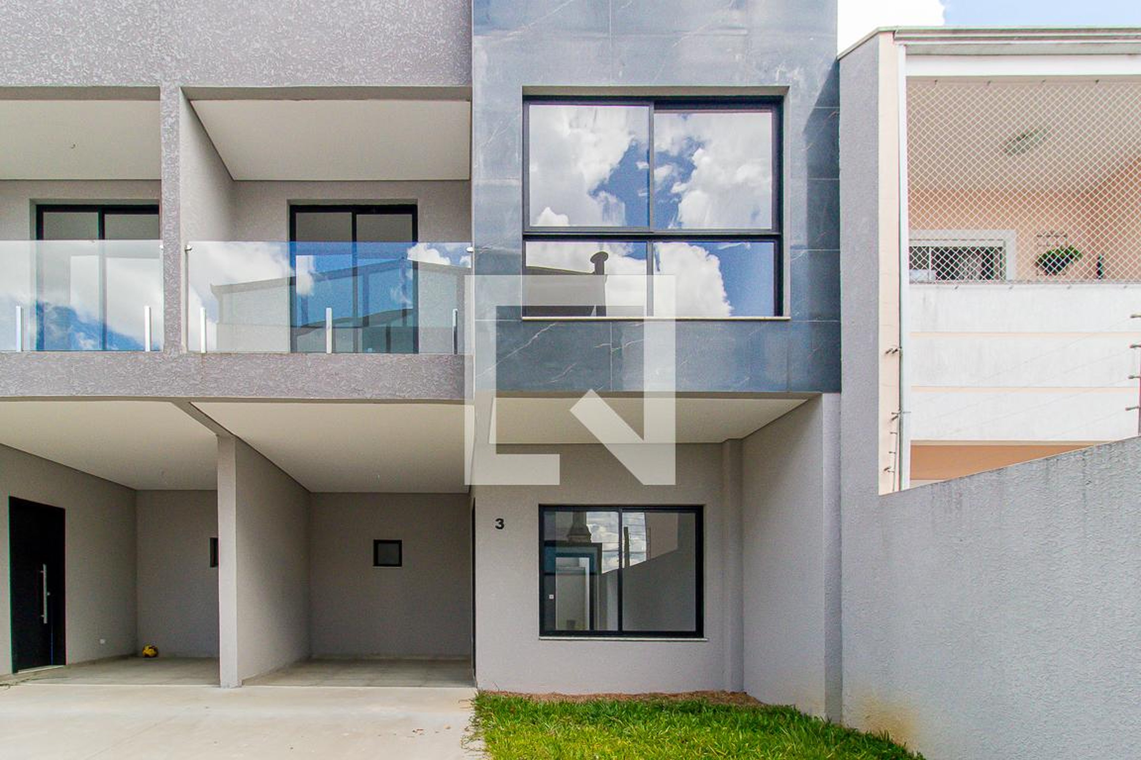 Fachada Condomínio em Rua Aviador Armin Buhrer, 95