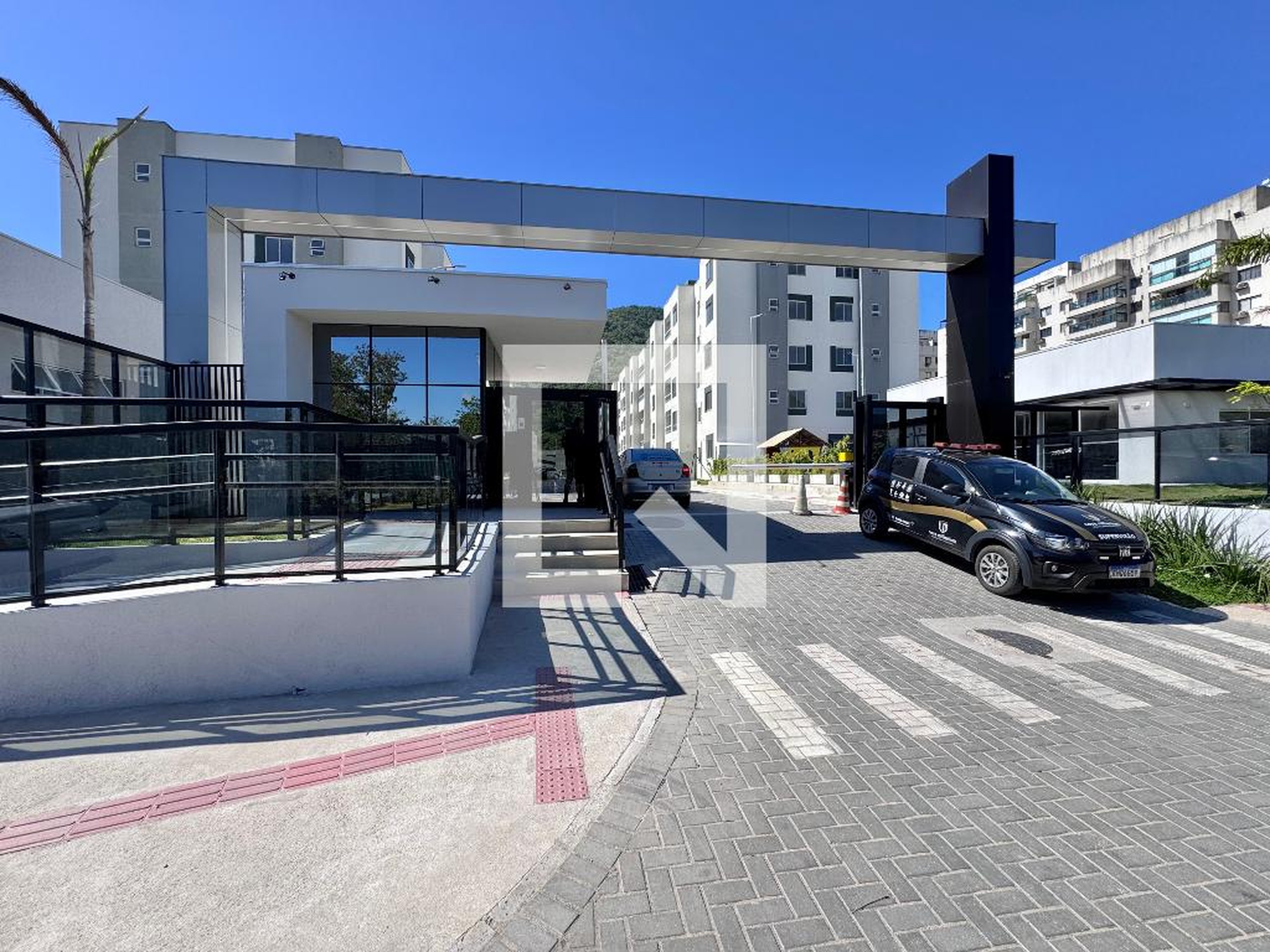 Fachada Condomínio em Rua Luiz Carlos Sarolli, 1245