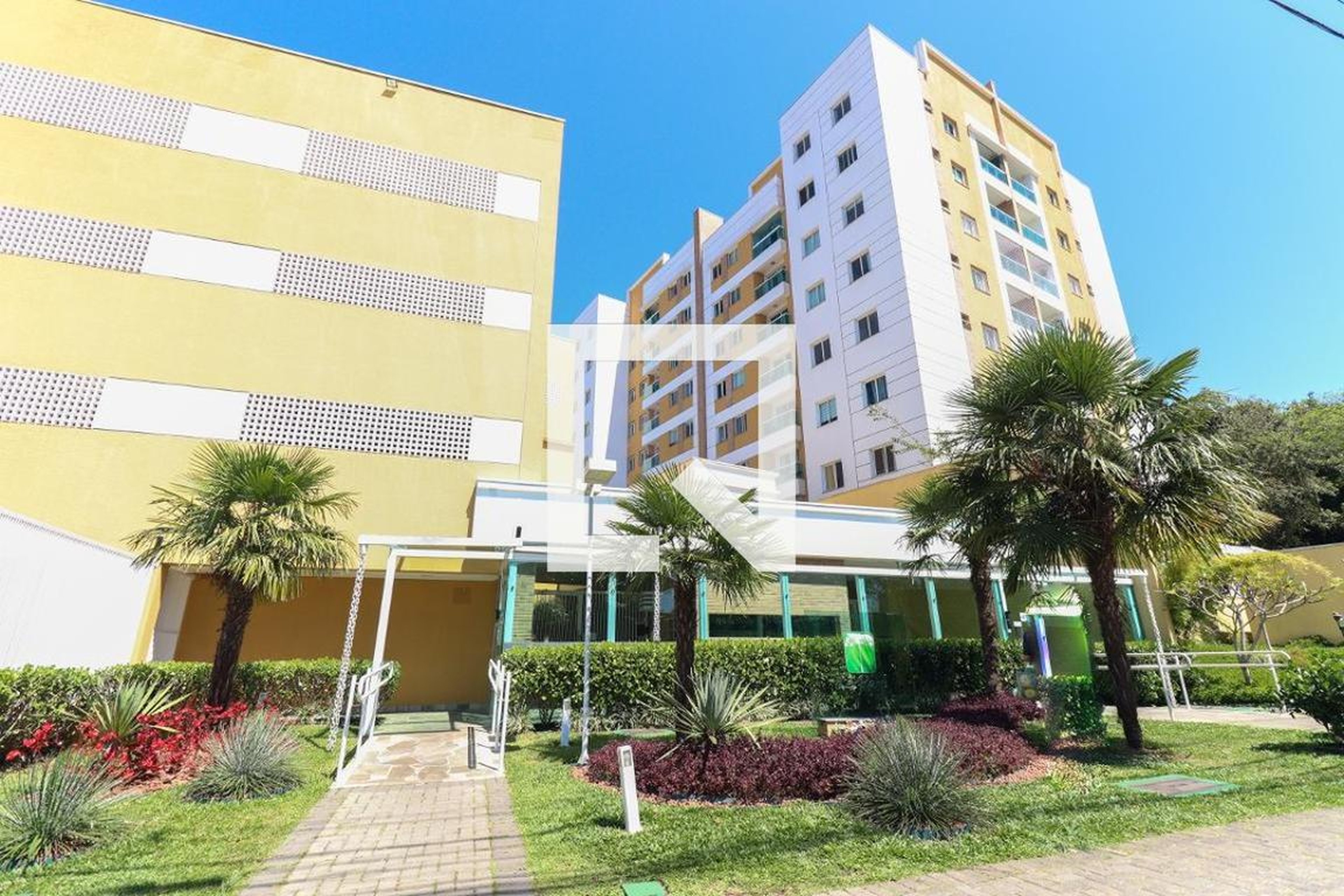 Fachada do Condomínio Condomínio Le Parc