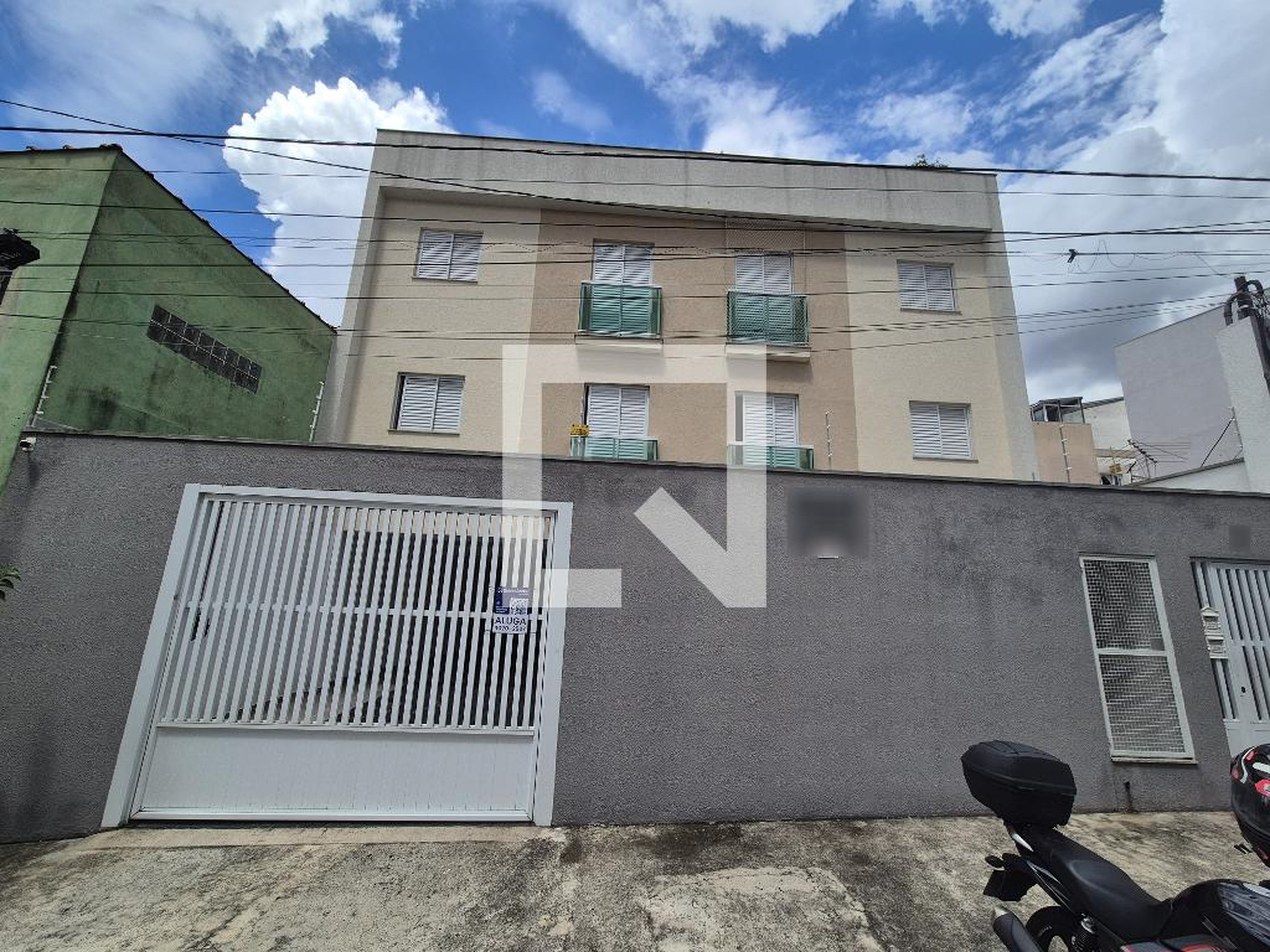 Fachada Condomínio em Rua Cristóvão Colombo, 25