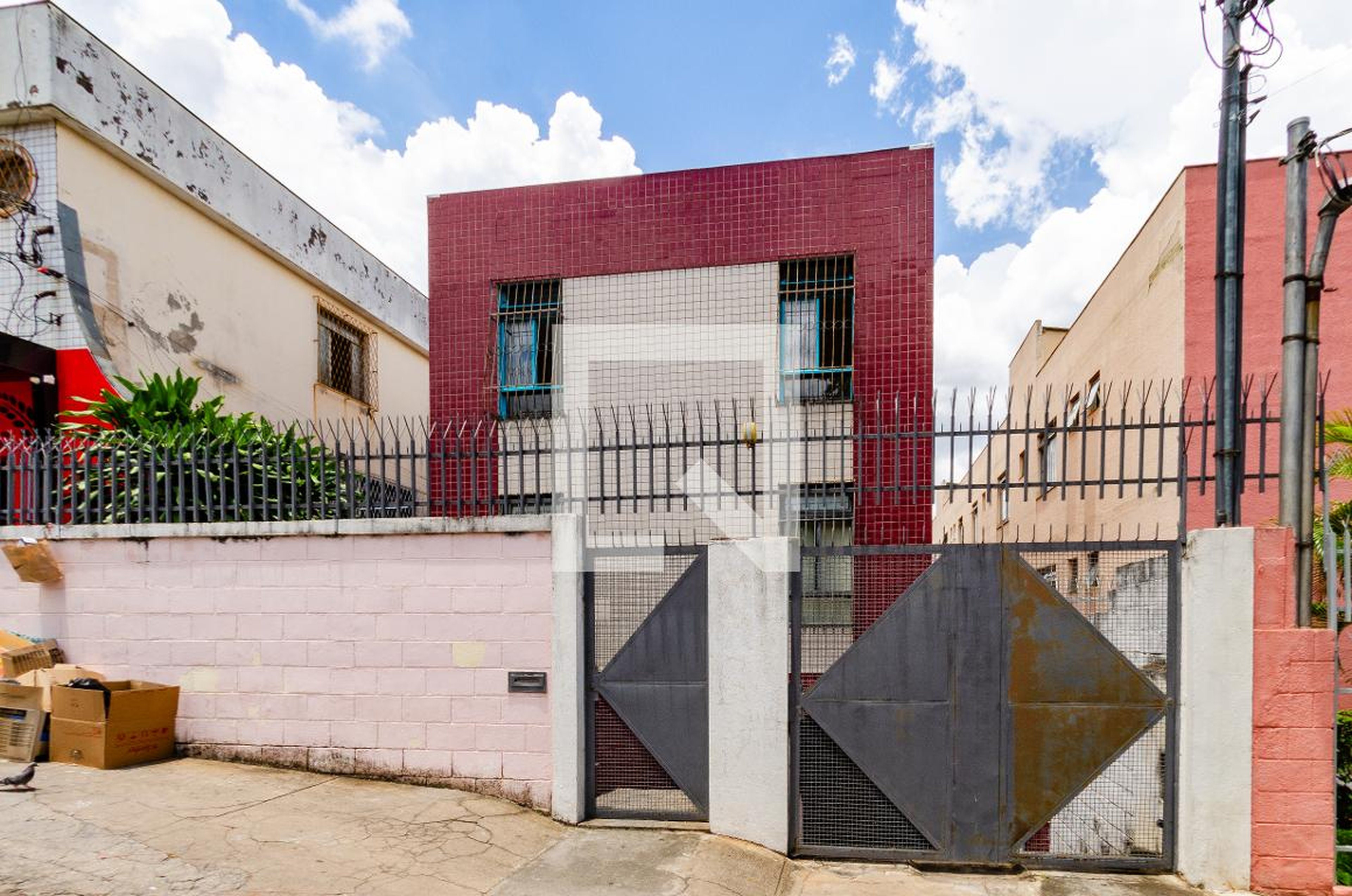 Fachada Condomínio em Rua Conselheiro Joaquim Caetano, 1526