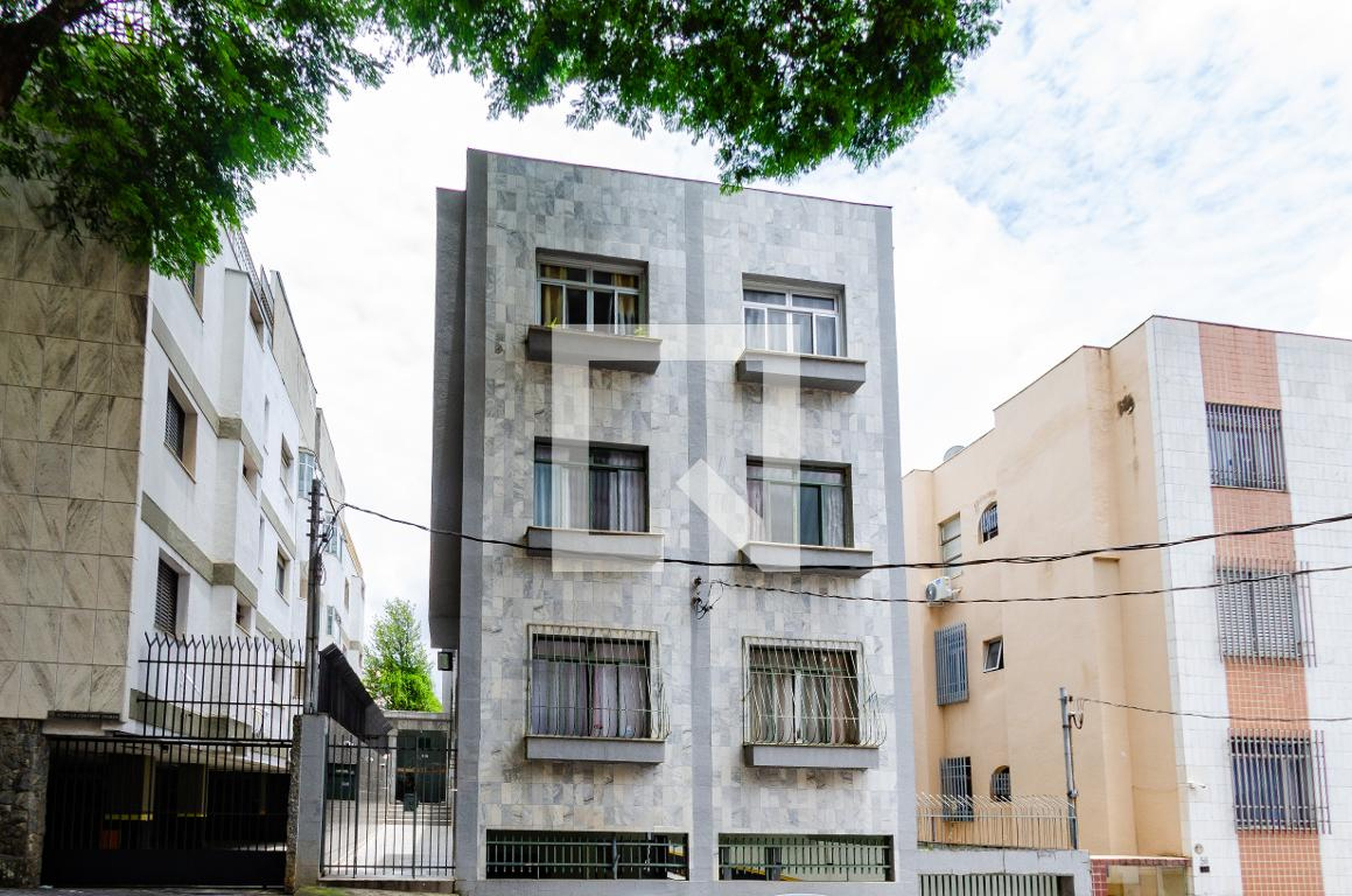 Fachada Condomínio em Rua Doutor Juvenal dos Santos, 68