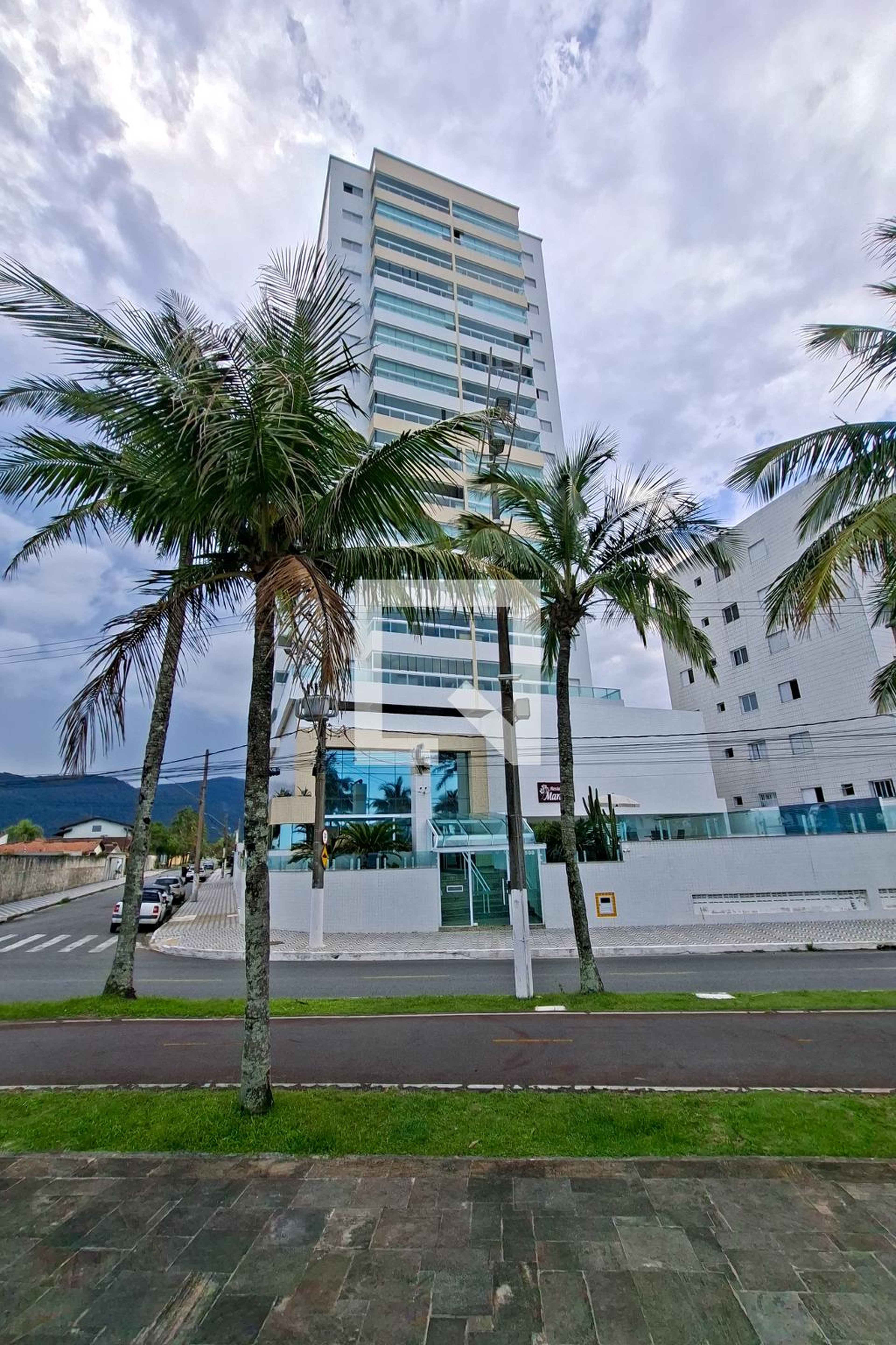 Fachada do Prédio Condomínio ed. manacas