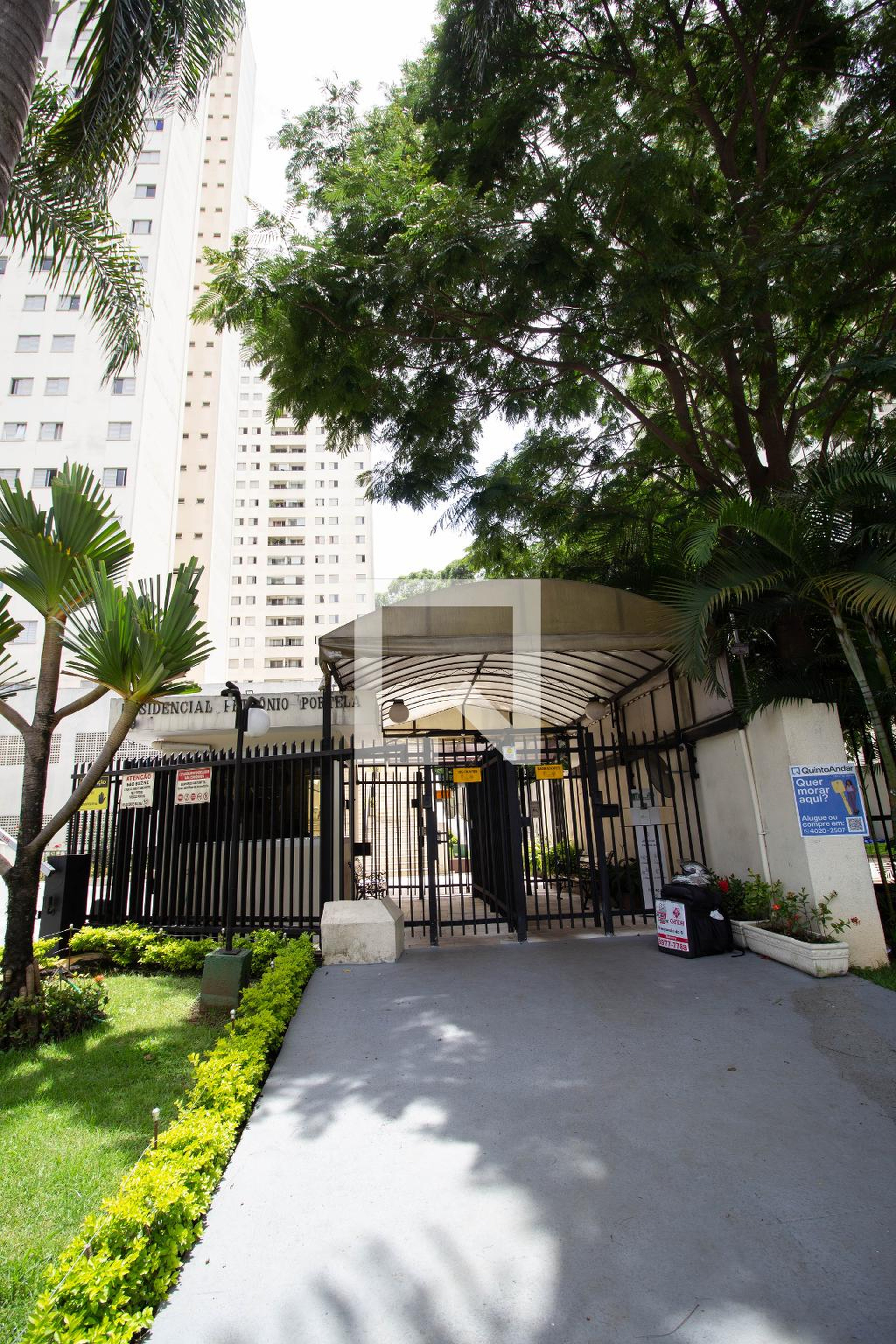 Fachada Condomínio Petrônio Portela