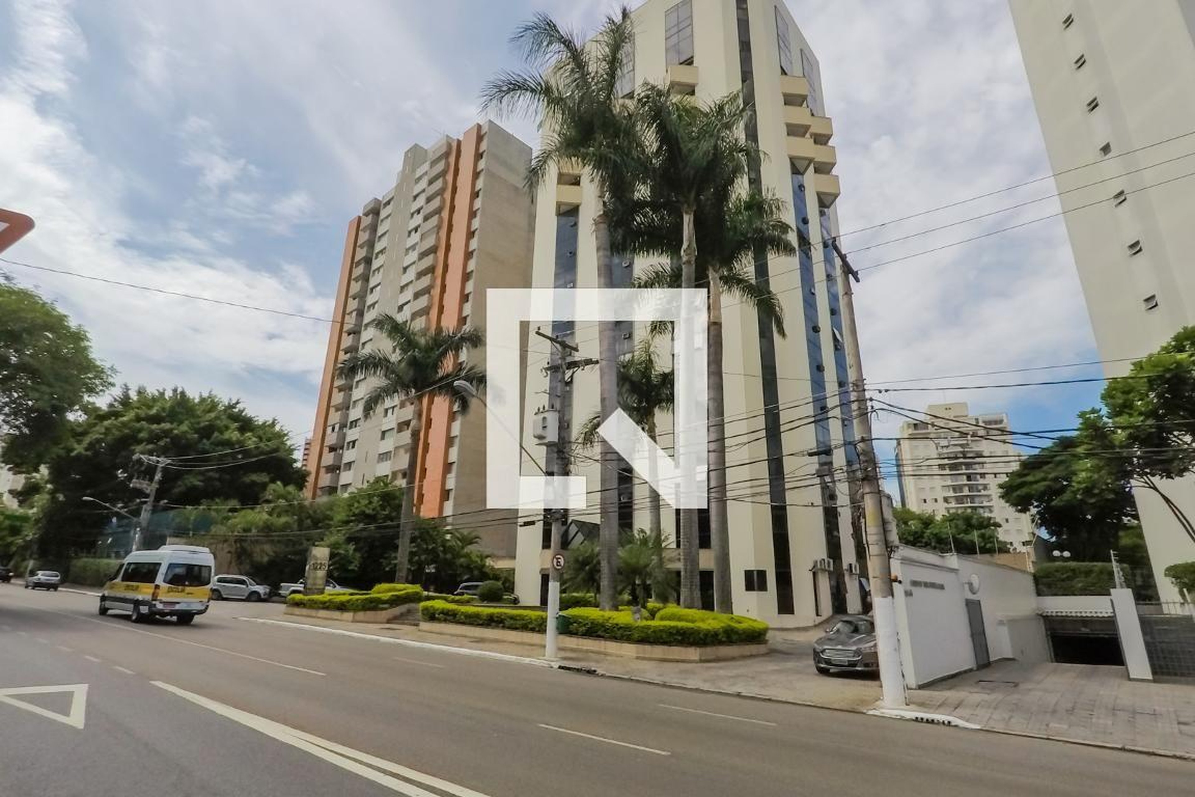 Fachada do Prédio Condomínio Hotel Bienal Suítes