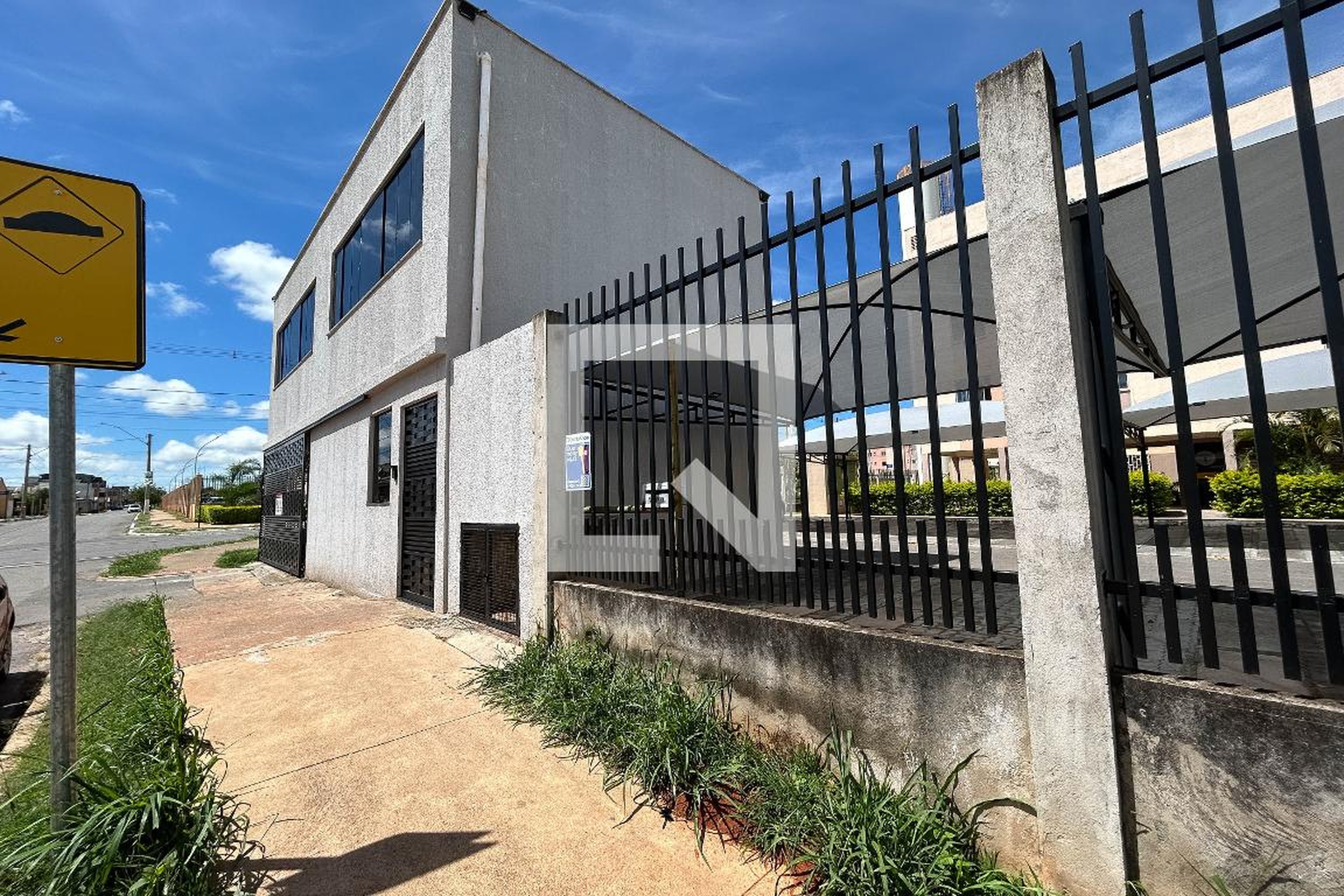 Fachada Condomínio em RIACHO FUNDO II QN 8B CJ 1 LT 25, s/n