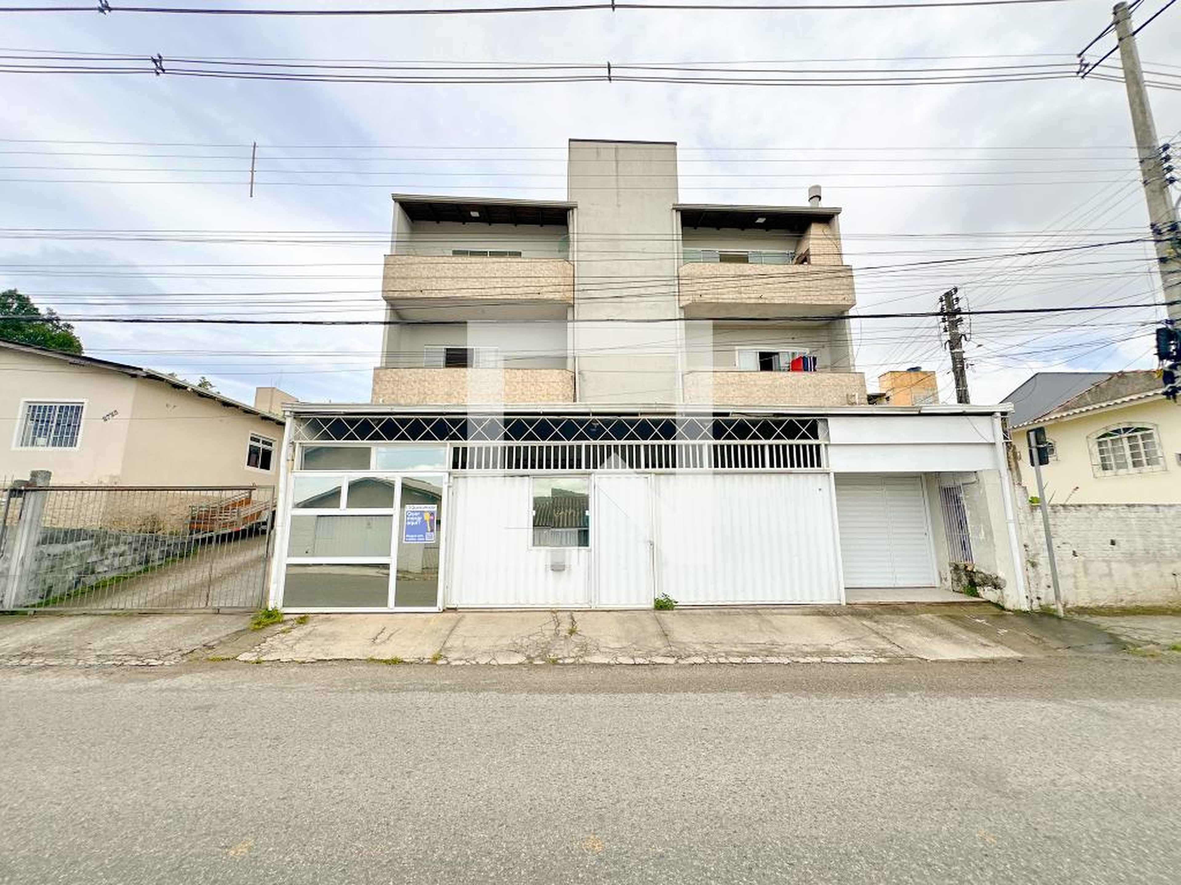 Fachada Condomínio em Rua Mario César da Costa, 2727