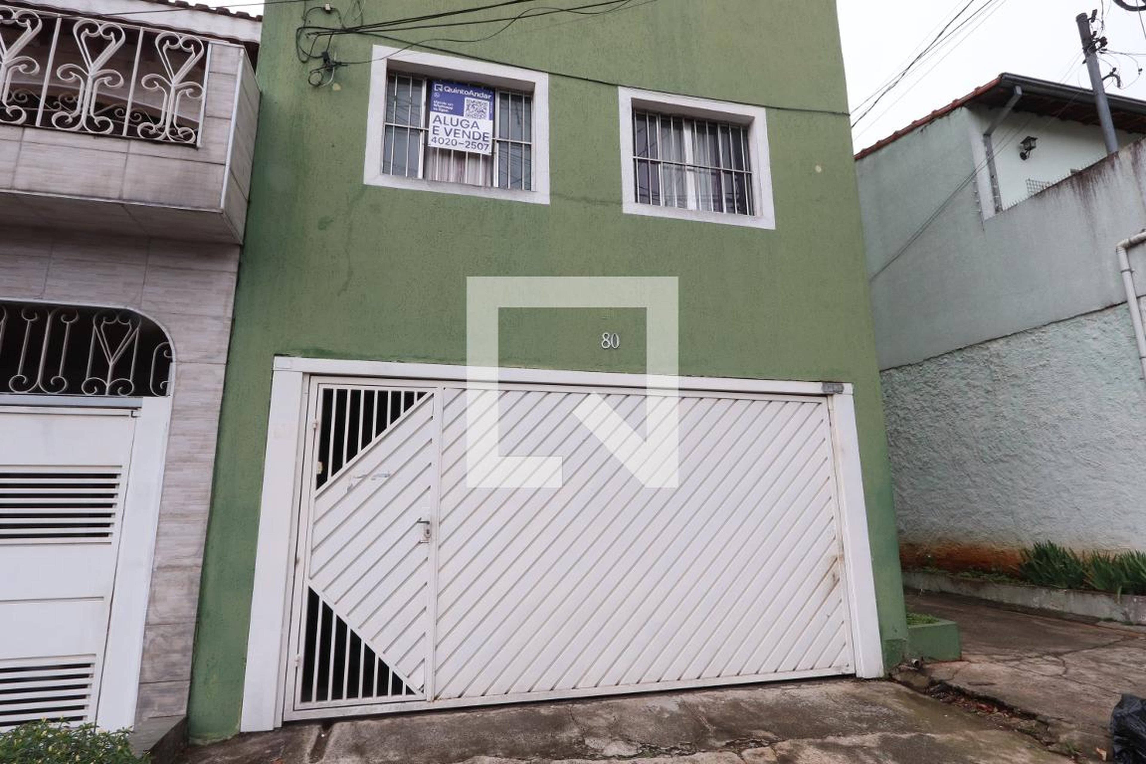 Fachada Condomínio em Rua Everton Resca, 80