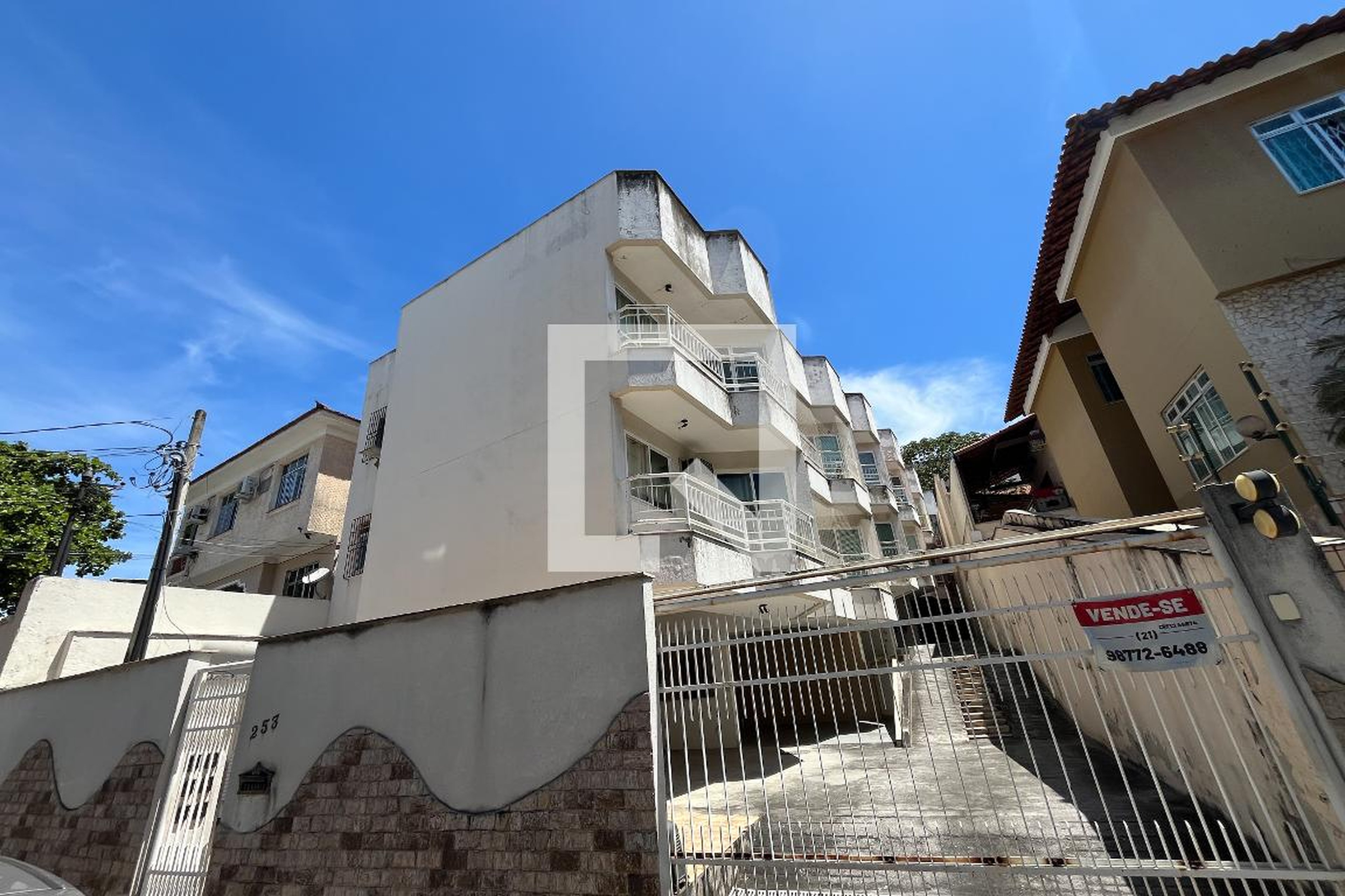 Fachada Condomínio em Rua Dom Antônio de Macedo, 253