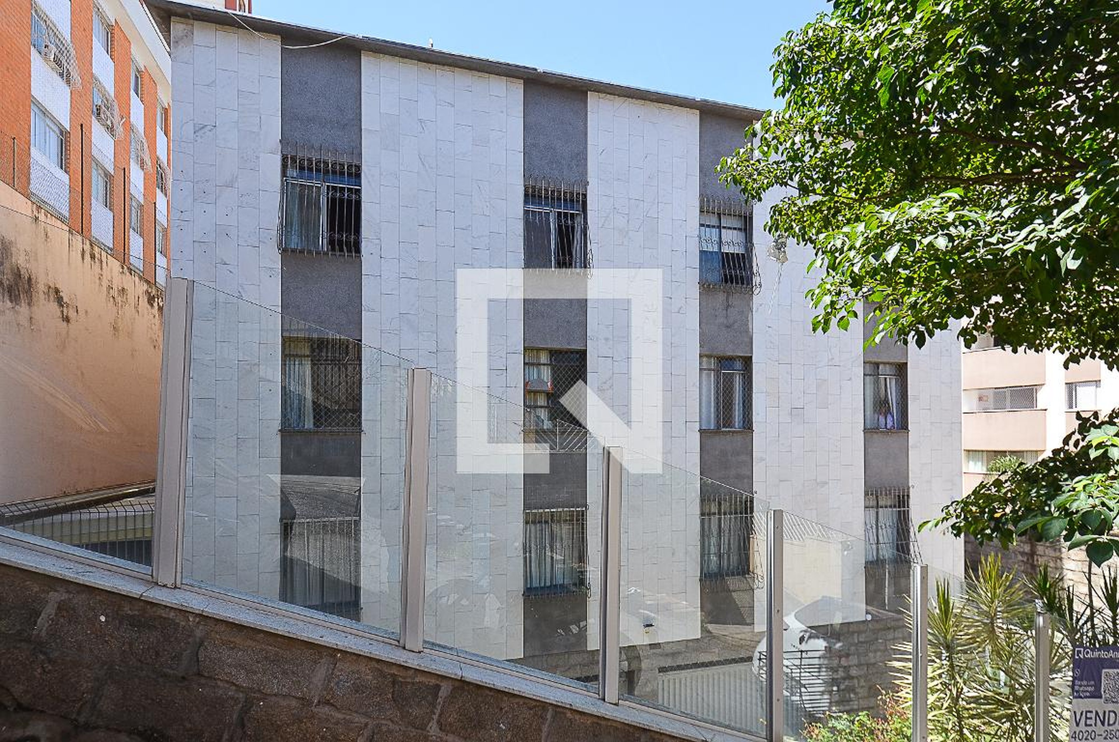 Fachada Condomínio em Rua Abre Campo, 485